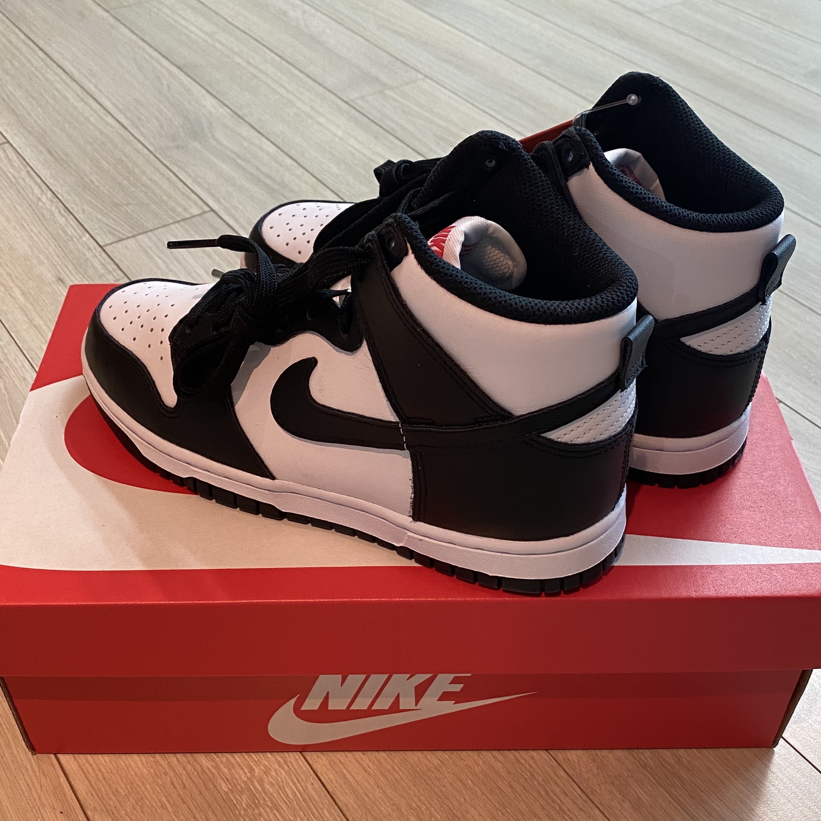 (W) Nike Dunk High Black and White 착용 스타일 - 3