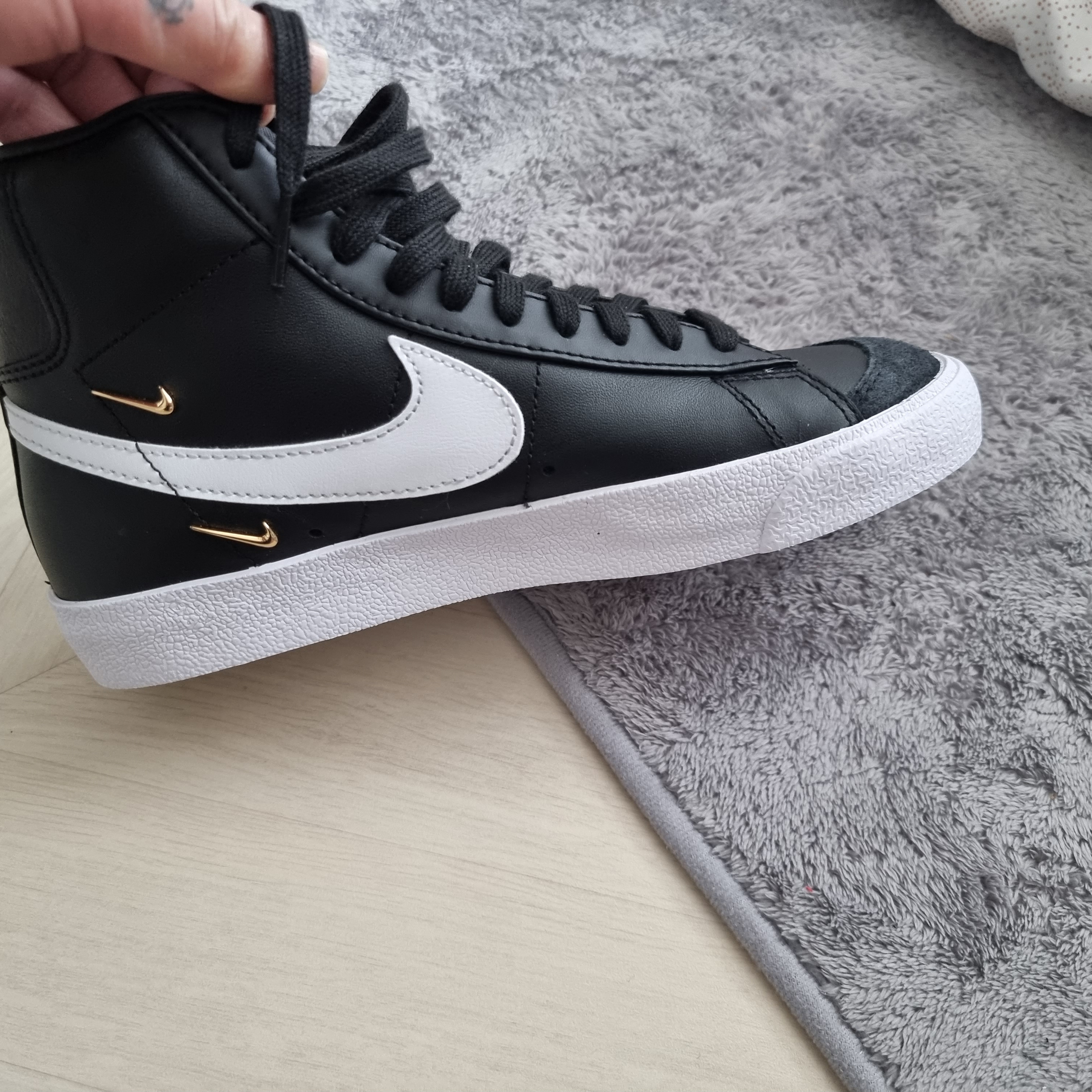 (W) Nike Blazer Mid '77 SE Gold Luxe 착용 스타일 - 1