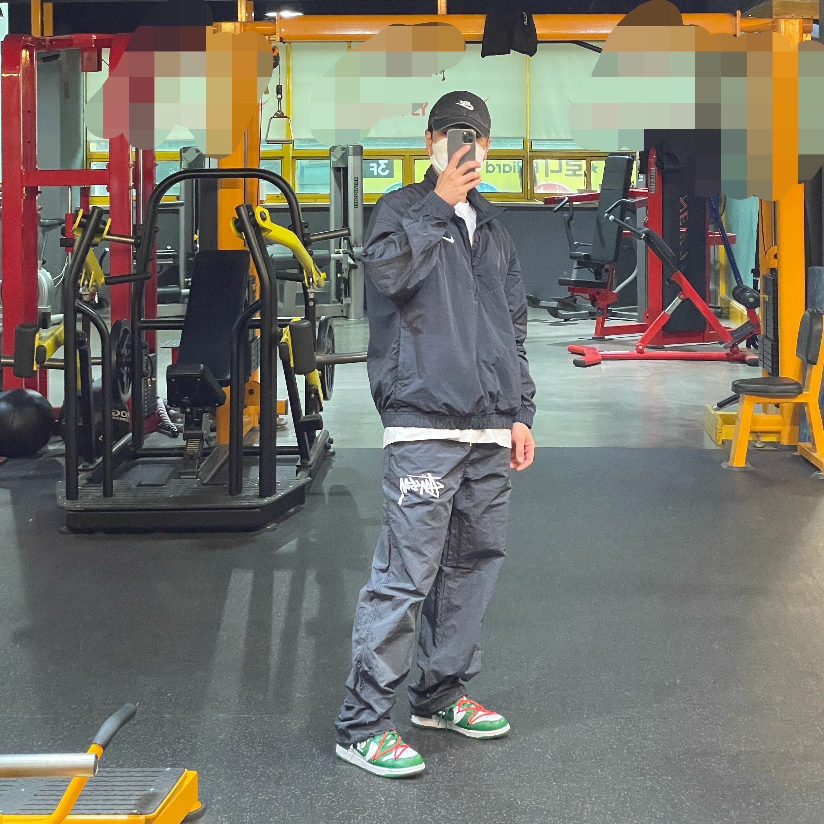 Nike x Off-White Dunk Low Pine Green, Nike x Stussy Windrunner Jacket Off Noir 착용 스타일