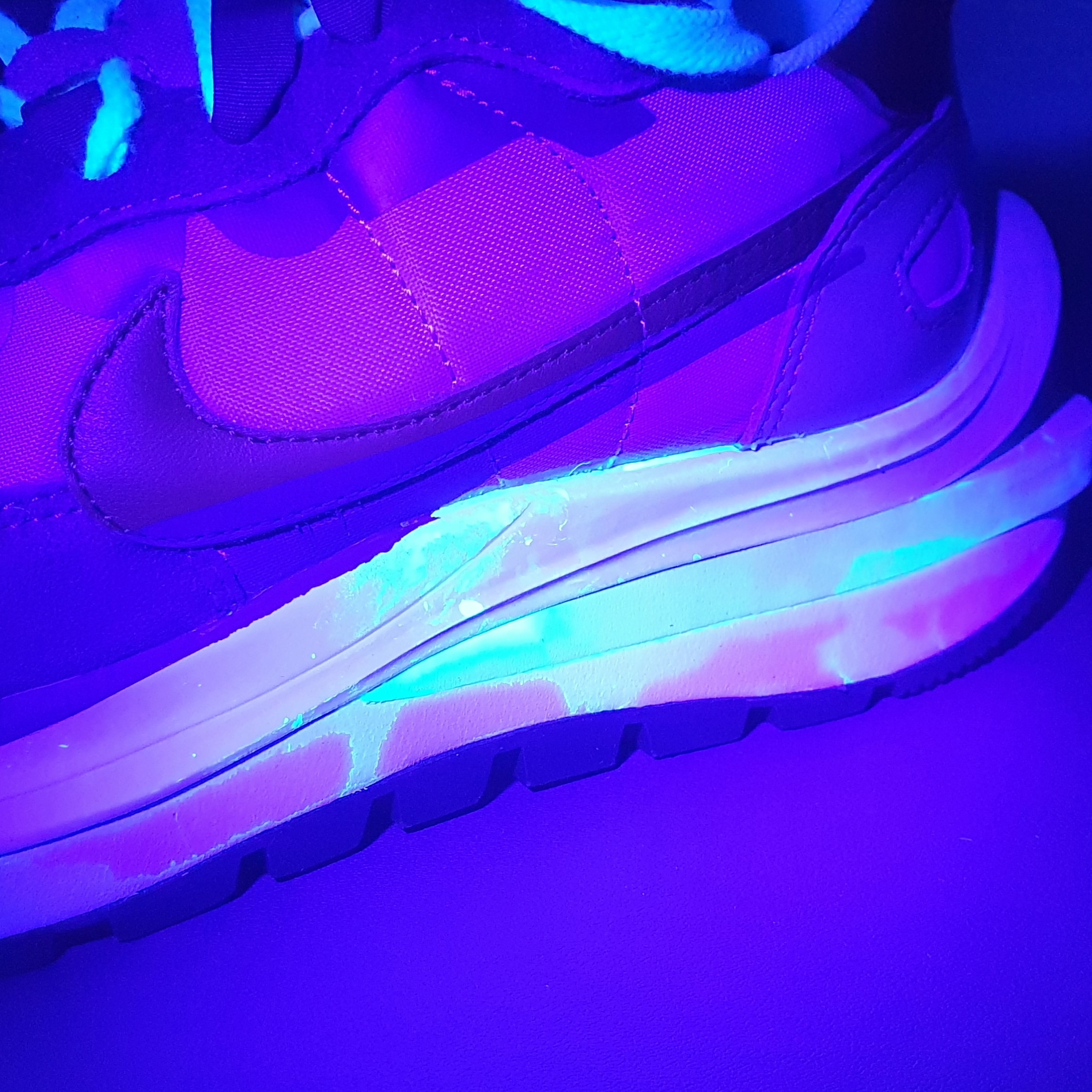 Nike x Sacai VaporWaffle Dark Iris 착용 스타일 - 2