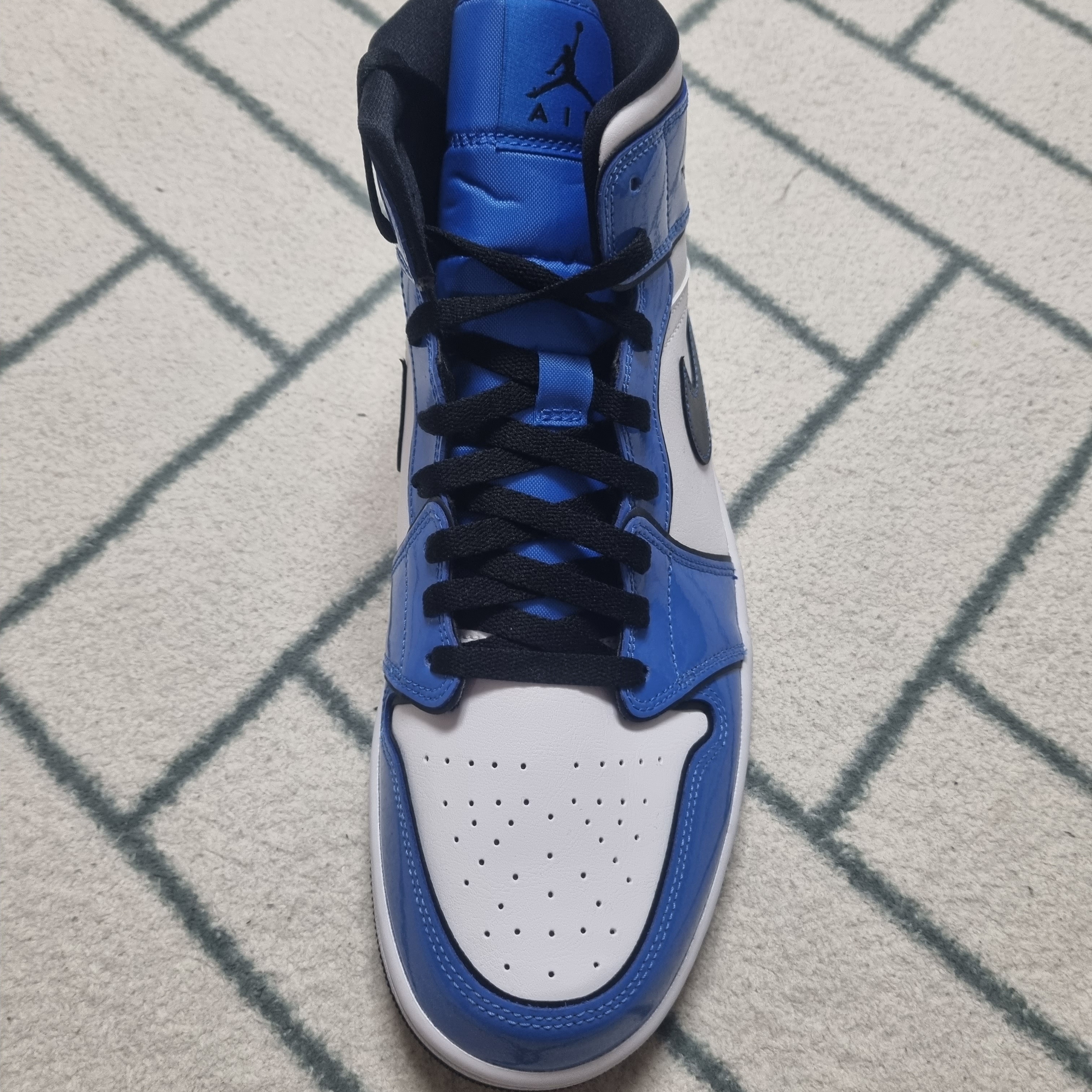 Jordan 1 Mid SE Signal Blue 착용 스타일 - 1