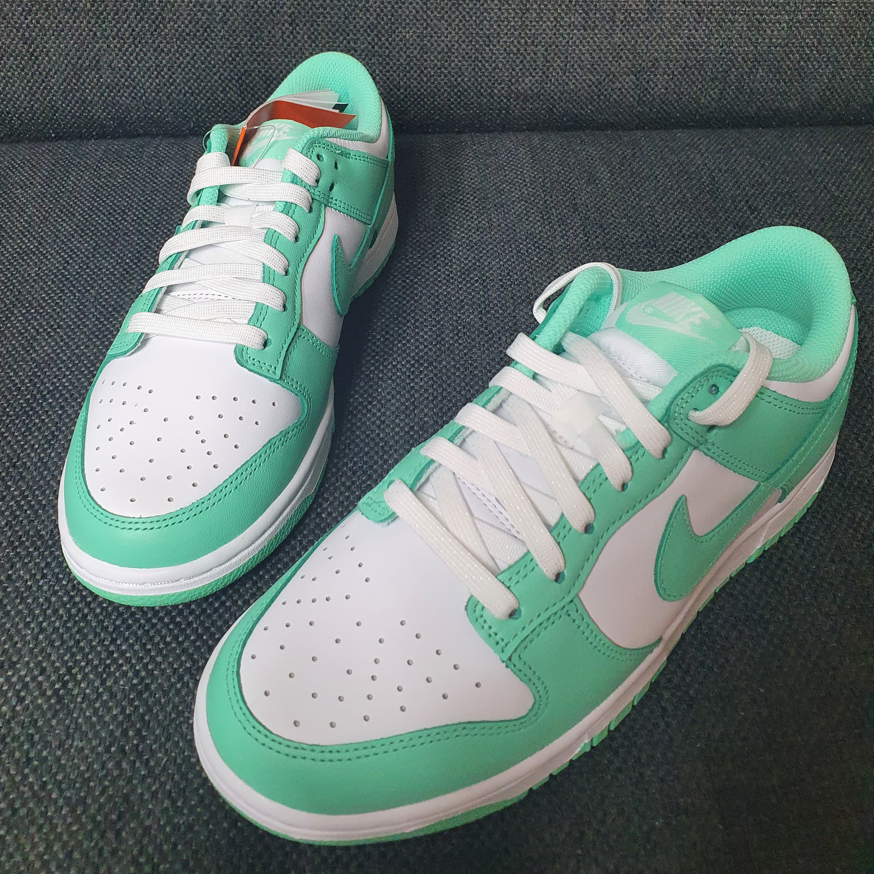 (W) Nike Dunk Low Green Glow 착용 스타일 - 3