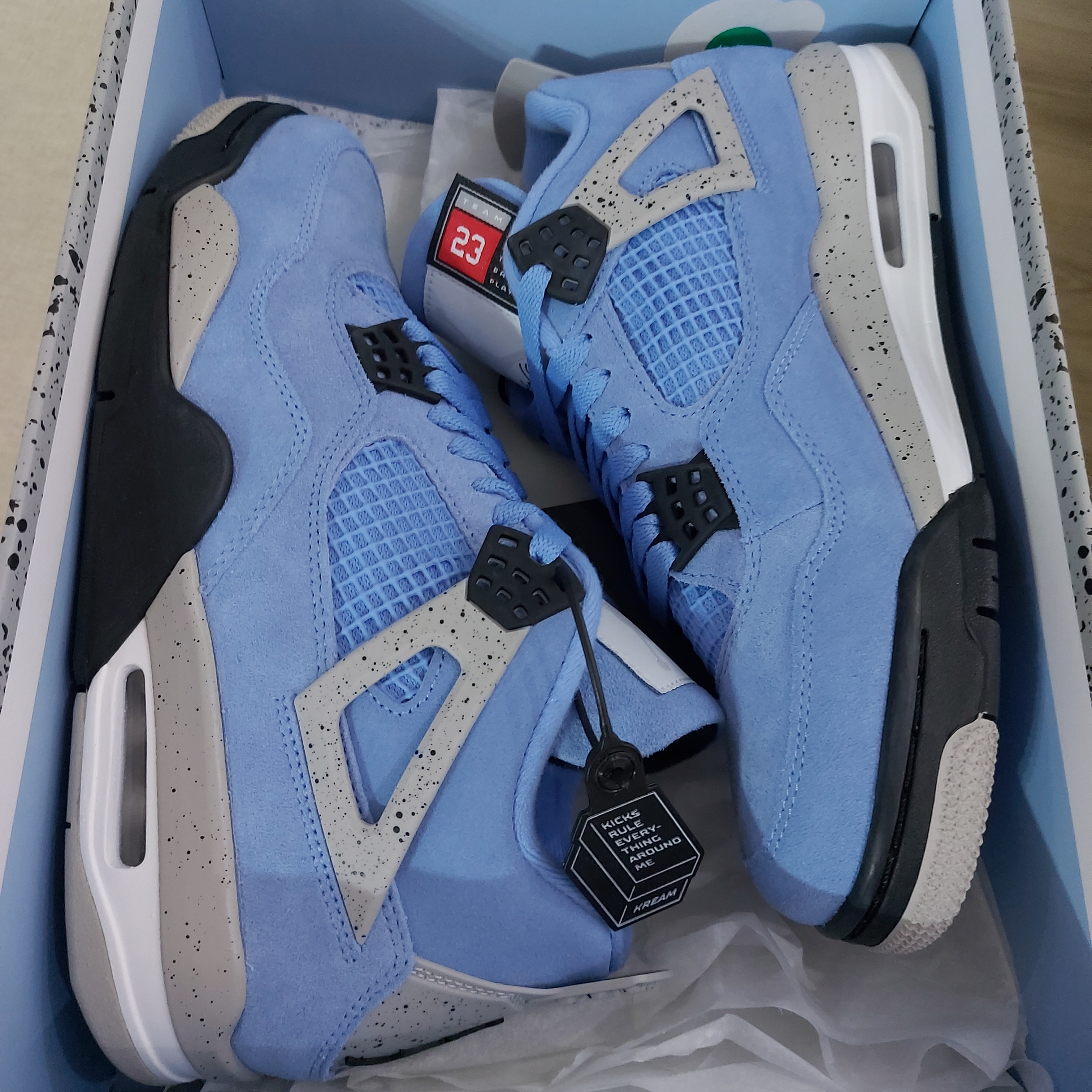 Jordan 4 Retro University Blue 착용 스타일 - 5