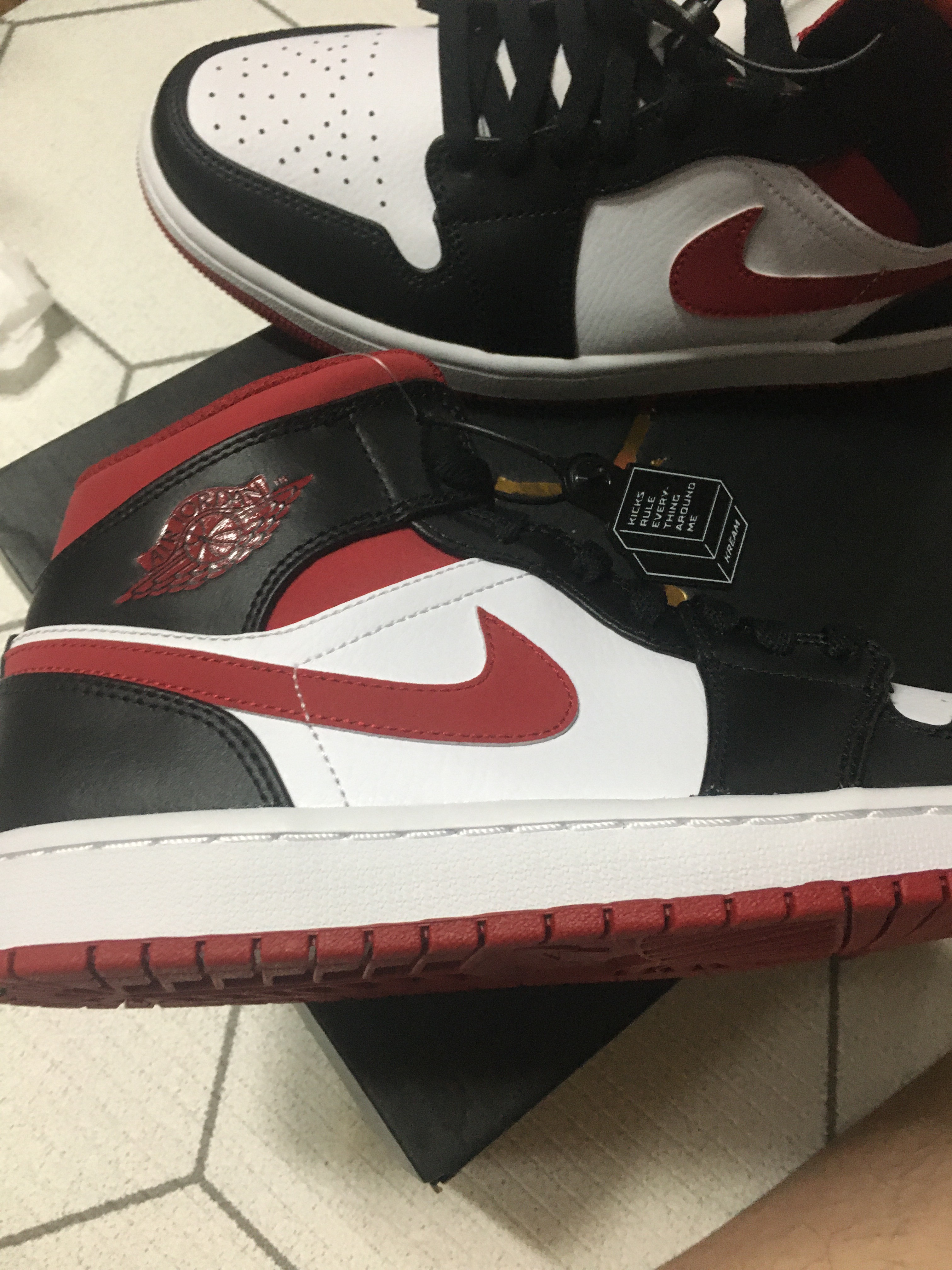 Jordan 1 Mid Gym Red Black White, Jordan 1 Retro High OG Gym Red 착용 스타일 - 2