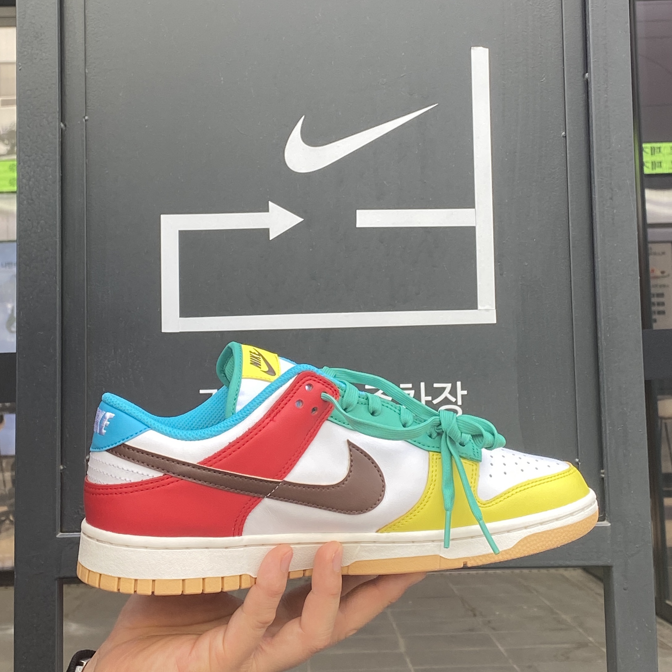 Nike Dunk Low SE Free.99 White 착용 스타일