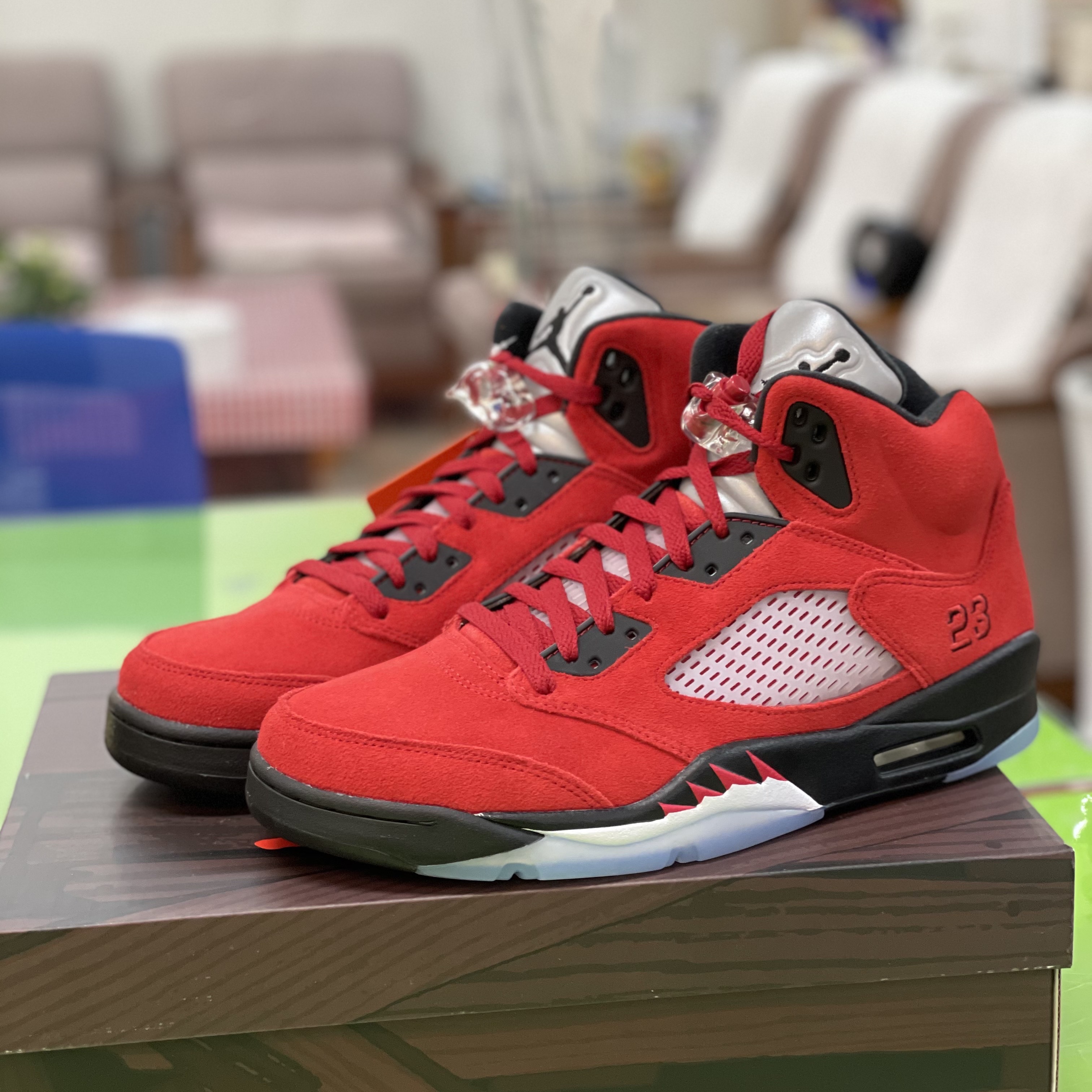 Jordan 5 Retro Toro Bravo 착용 스타일