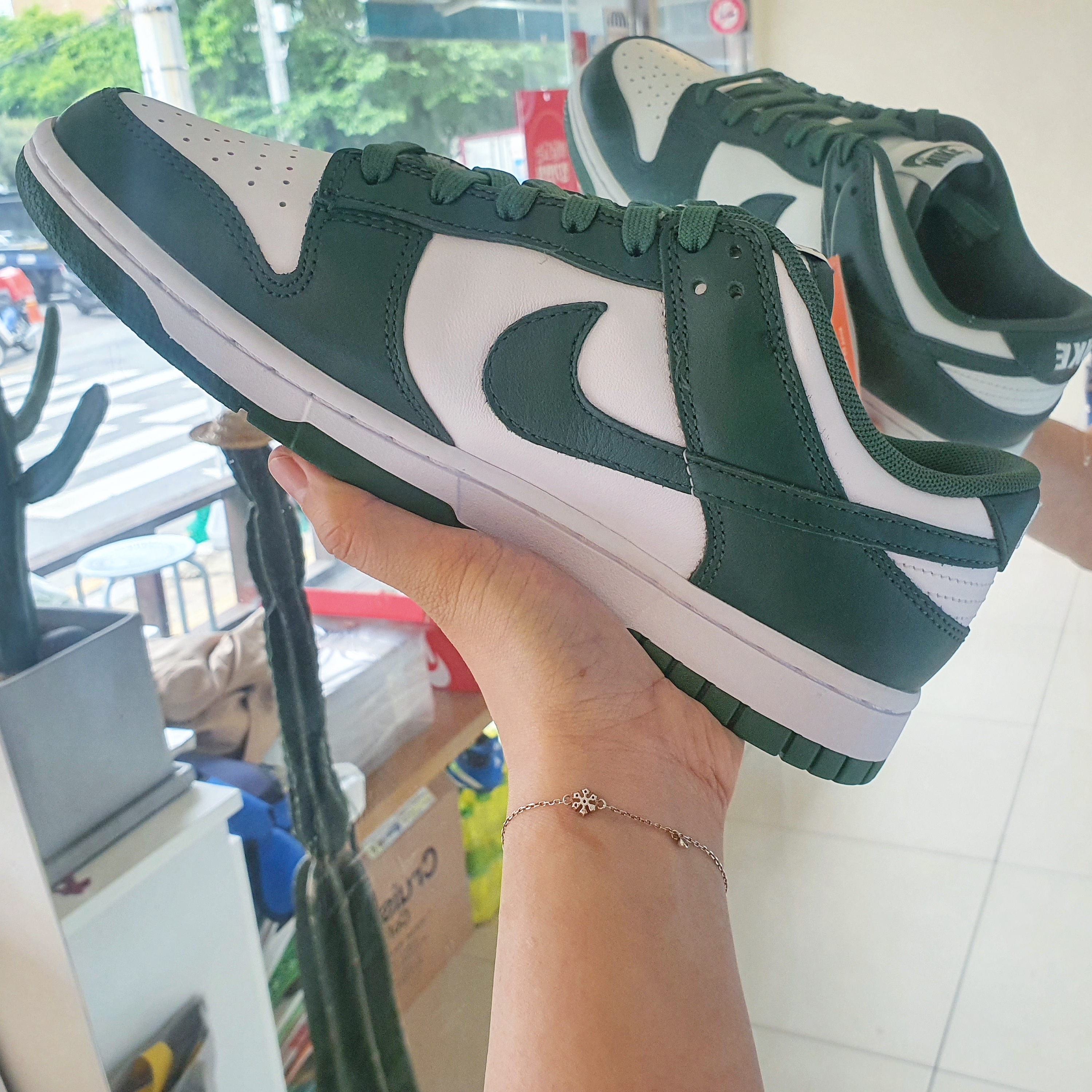Nike Dunk Low Retro Varsity Green 착용 스타일