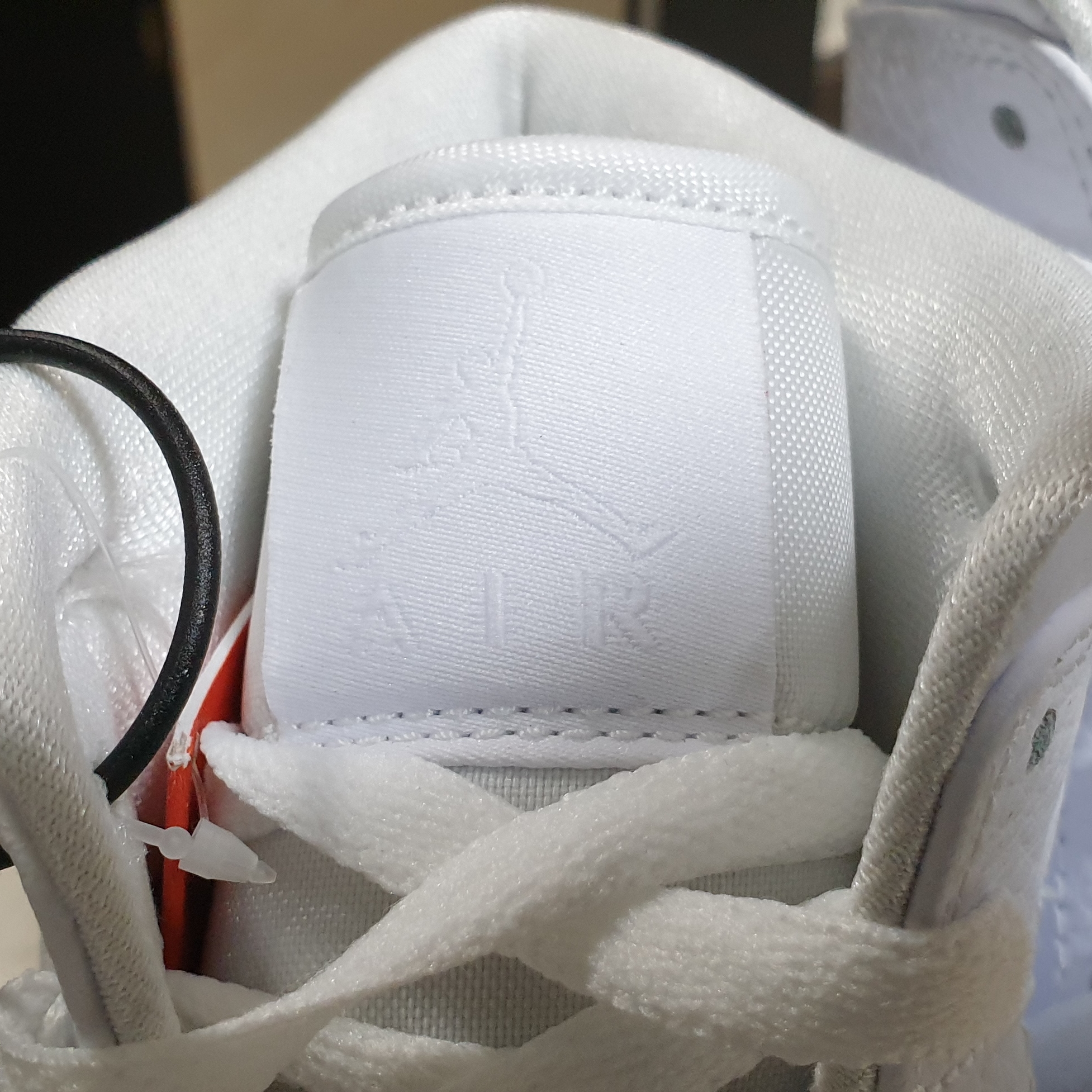 Jordan 1 Mid Triple White 착용 스타일 - 4