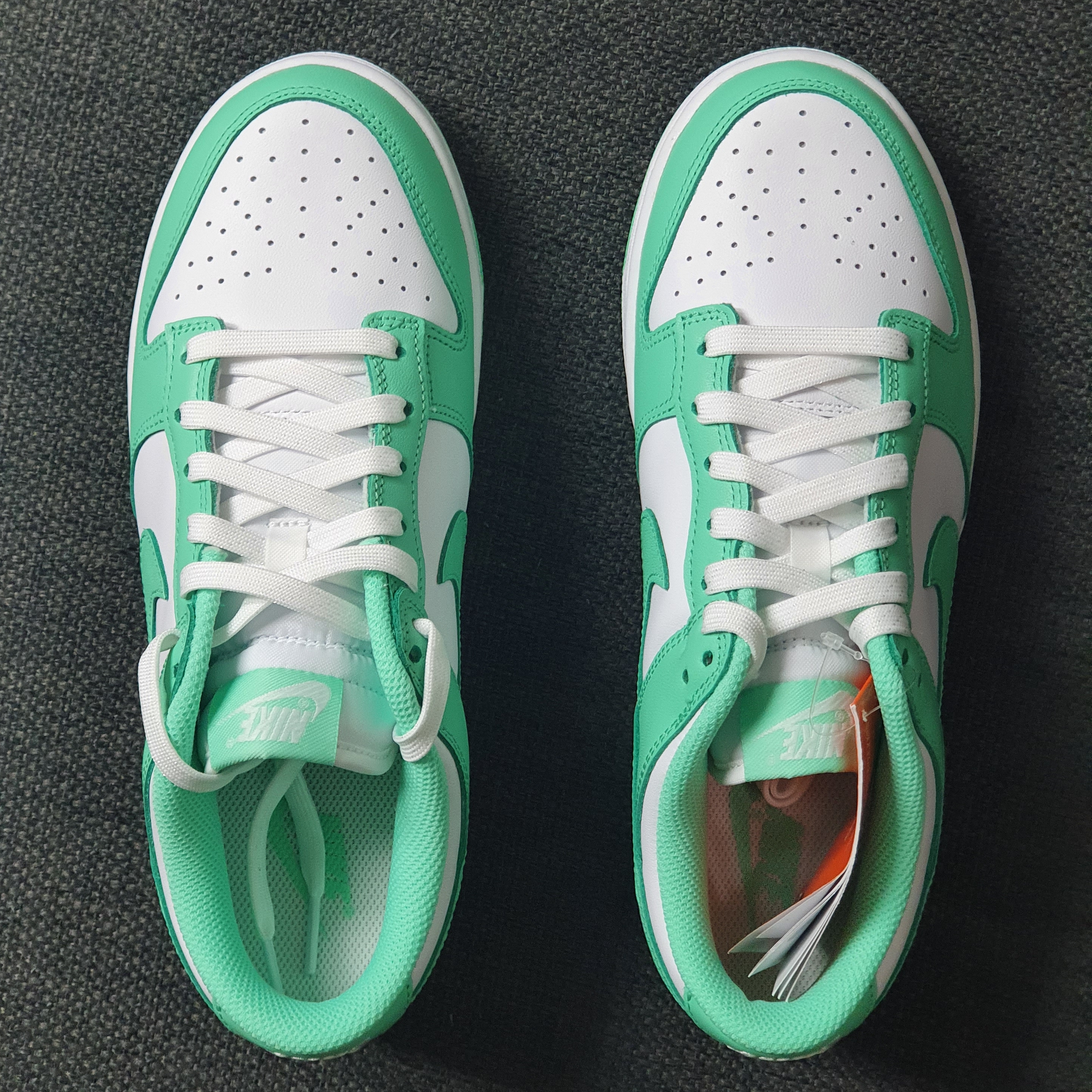(W) Nike Dunk Low Green Glow 착용 스타일 - 1