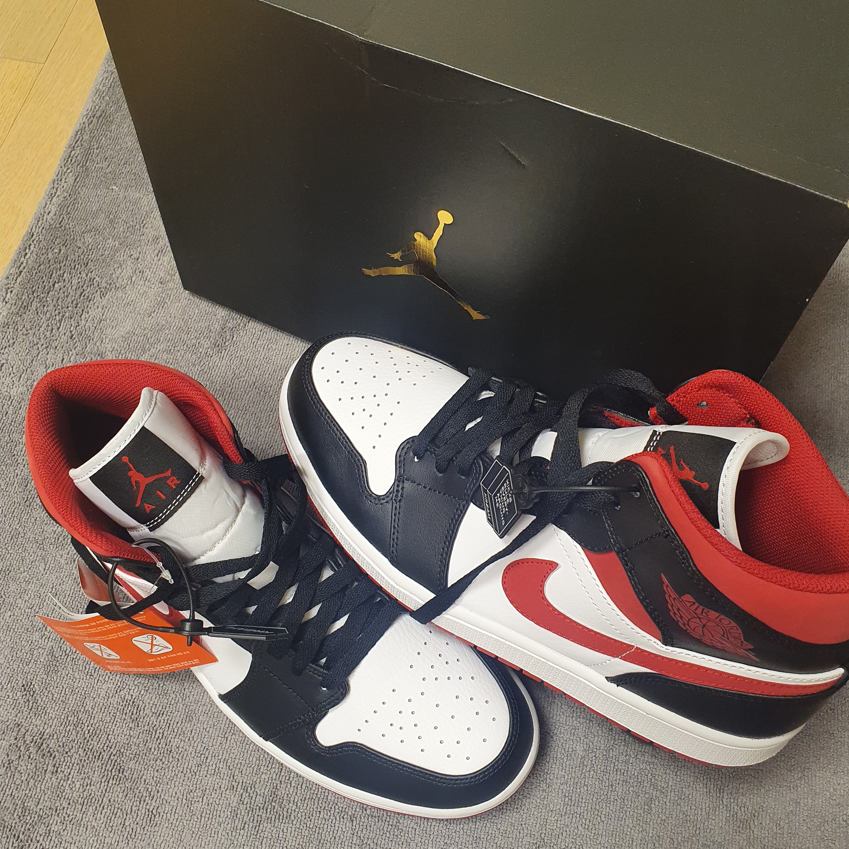 Jordan 1 Mid Gym Red Black White 착용 스타일