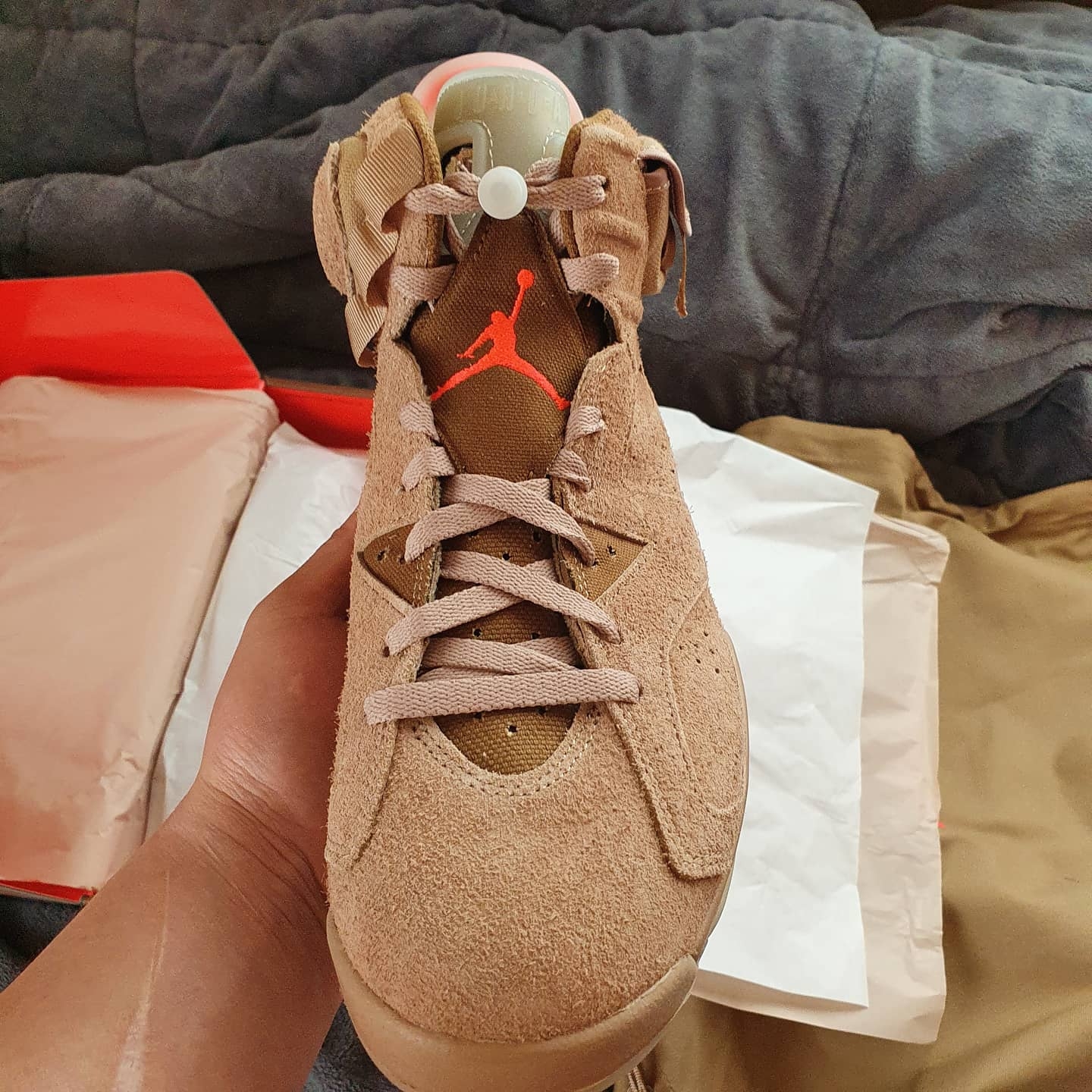 Jordan 6 x Travis Scott Retro SP British Khaki 착용 스타일 - 3