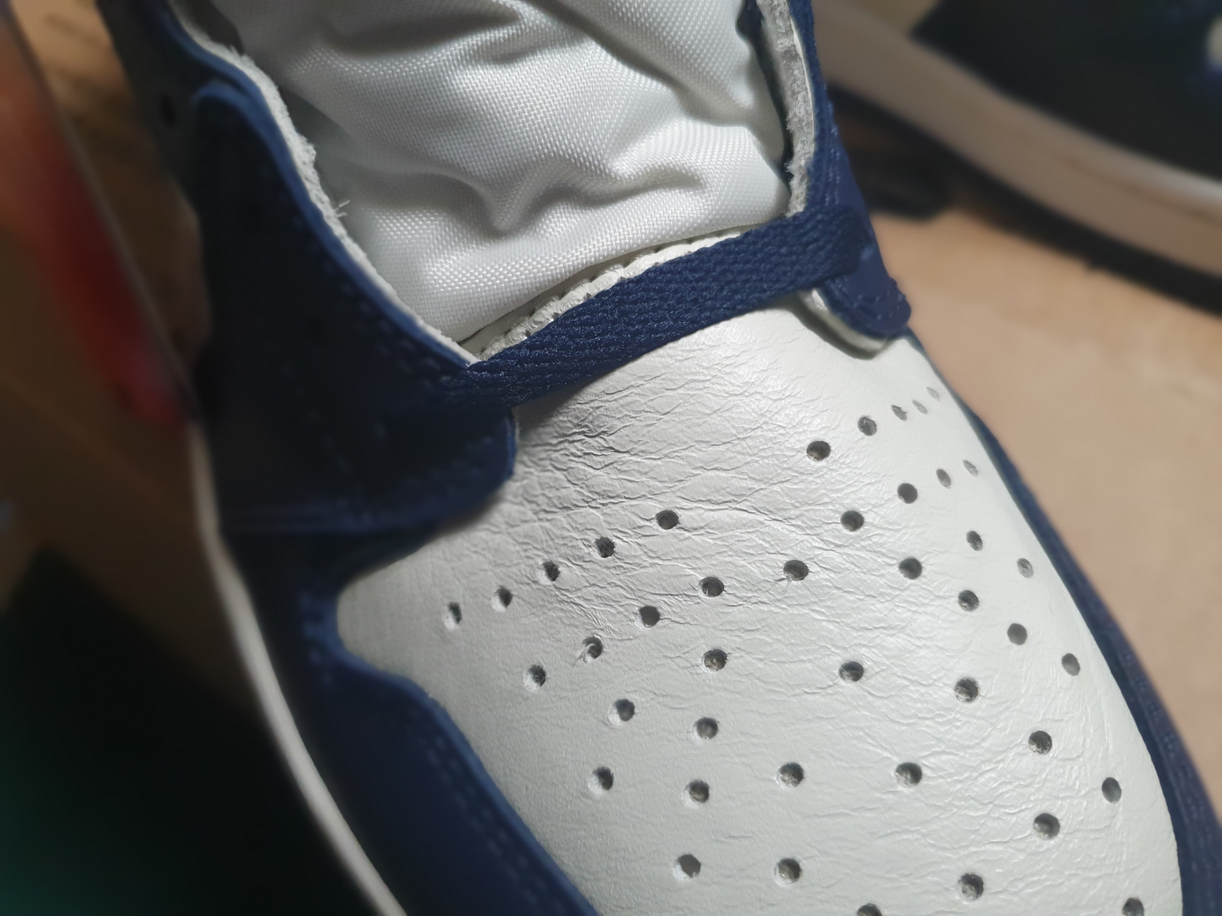 Jordan 1 Retro High Obsidian UNC 착용 스타일 - 3