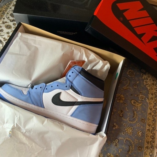 Jordan 1 Retro High OG University Blue 착용 스타일