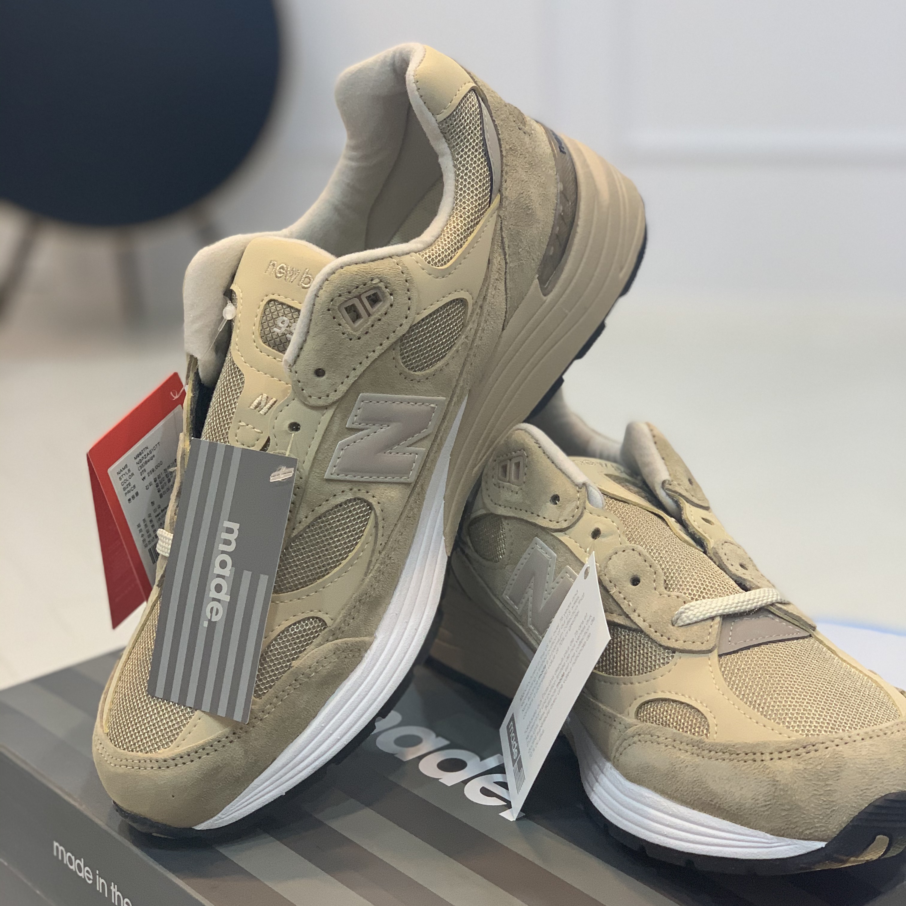 New Balance 992 Made in USA Tan 착용 스타일 - 1