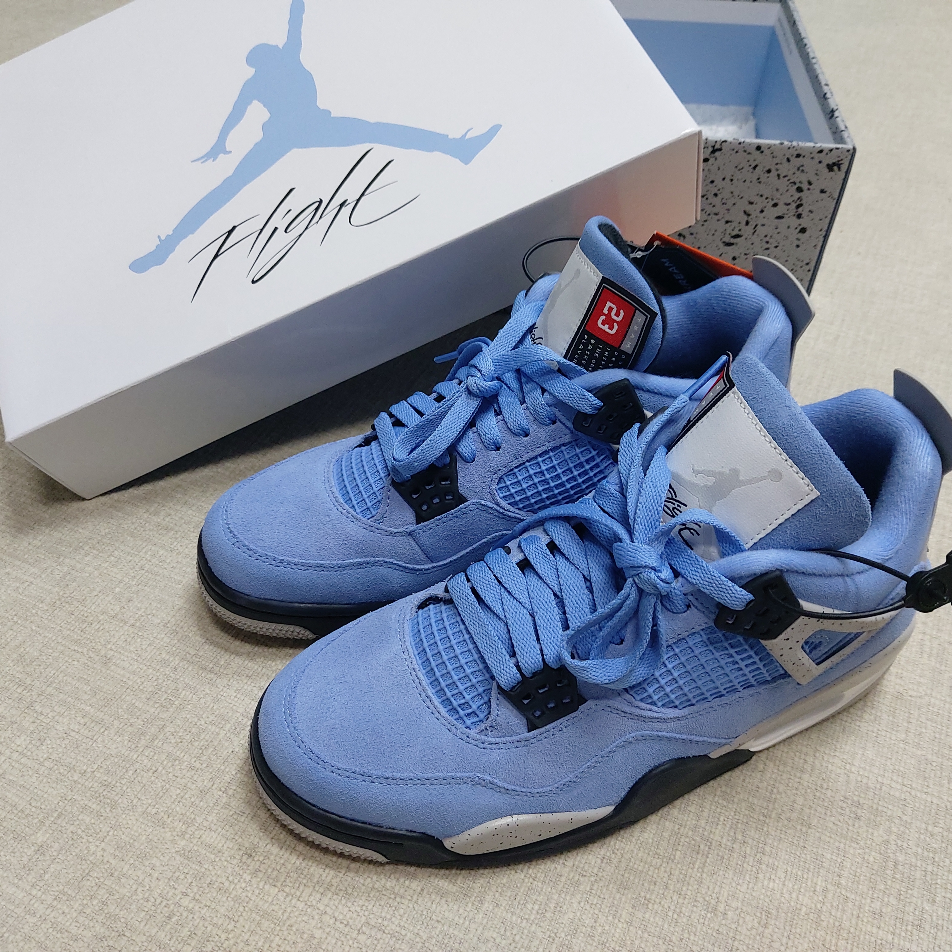 Jordan 4 Retro University Blue 착용 스타일 - 2