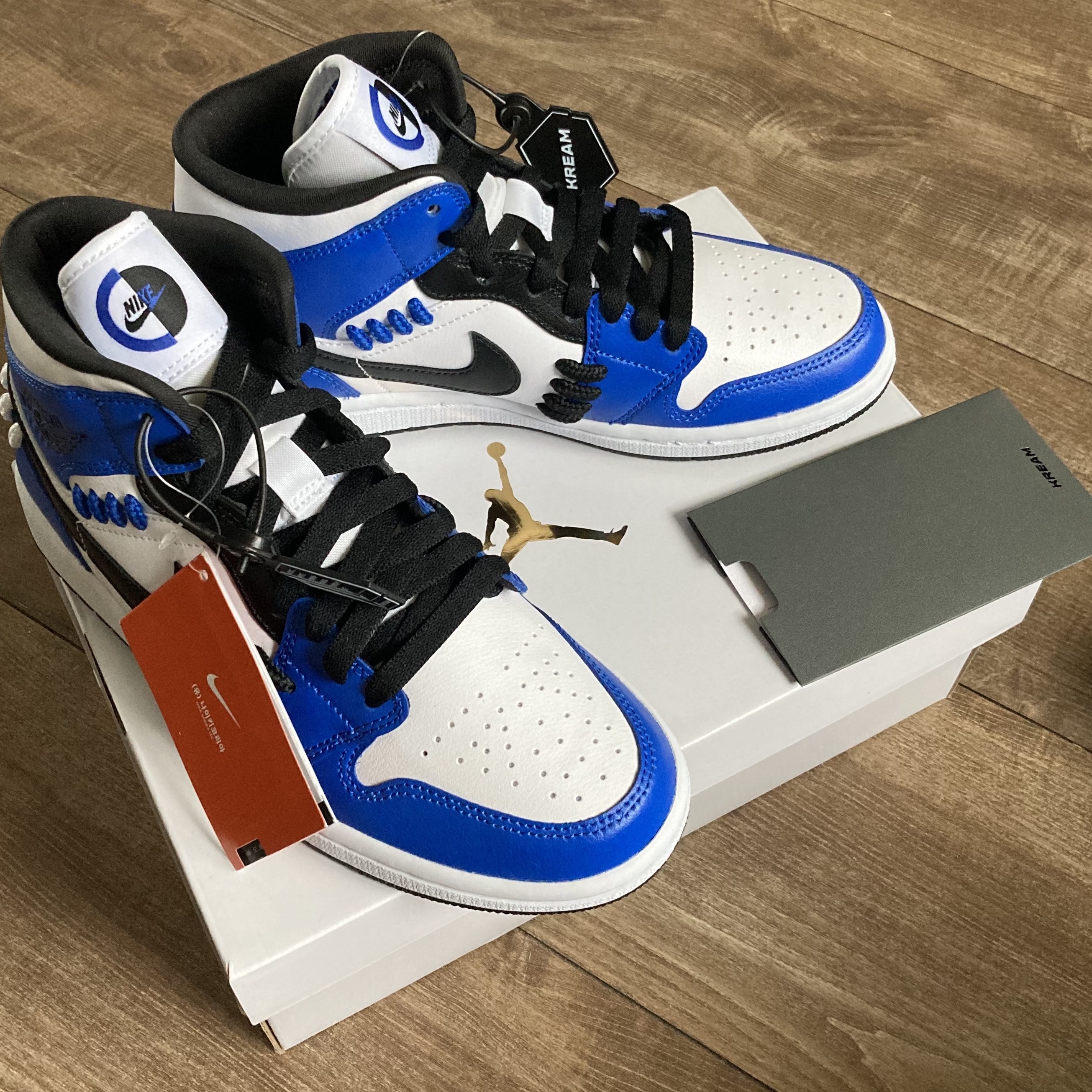 (W) Jordan 1 Mid SE Sisterhood 착용 스타일