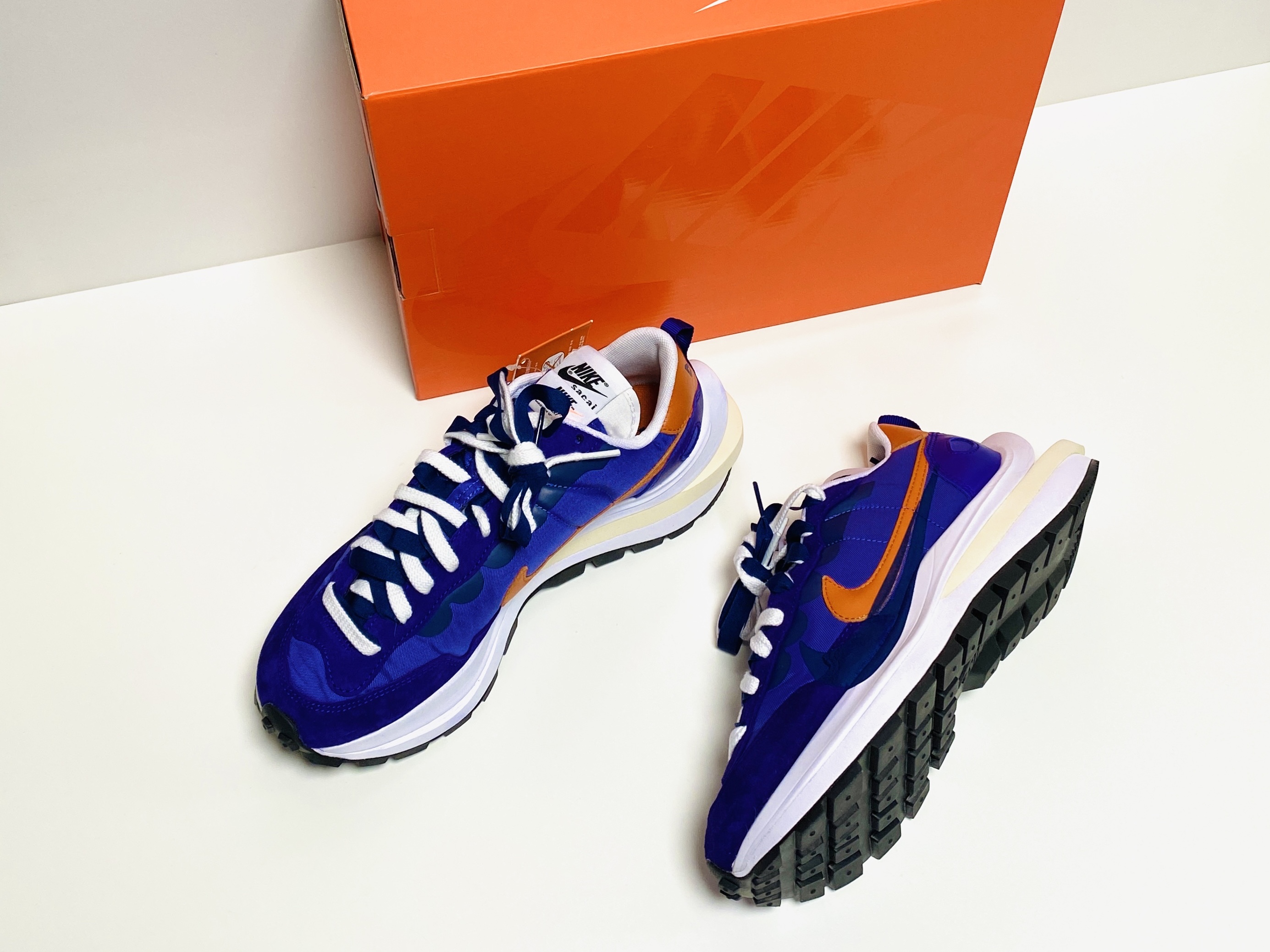 Nike x Sacai VaporWaffle Dark Iris 착용 스타일 - 2