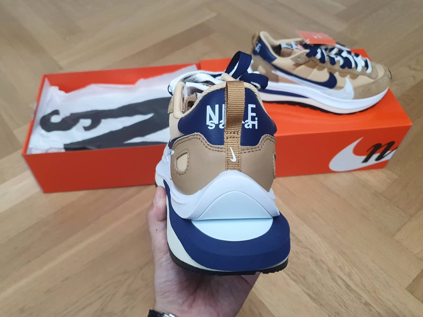 Nike x Sacai VaporWaffle Sesame and Blue Void 착용 스타일 - 2