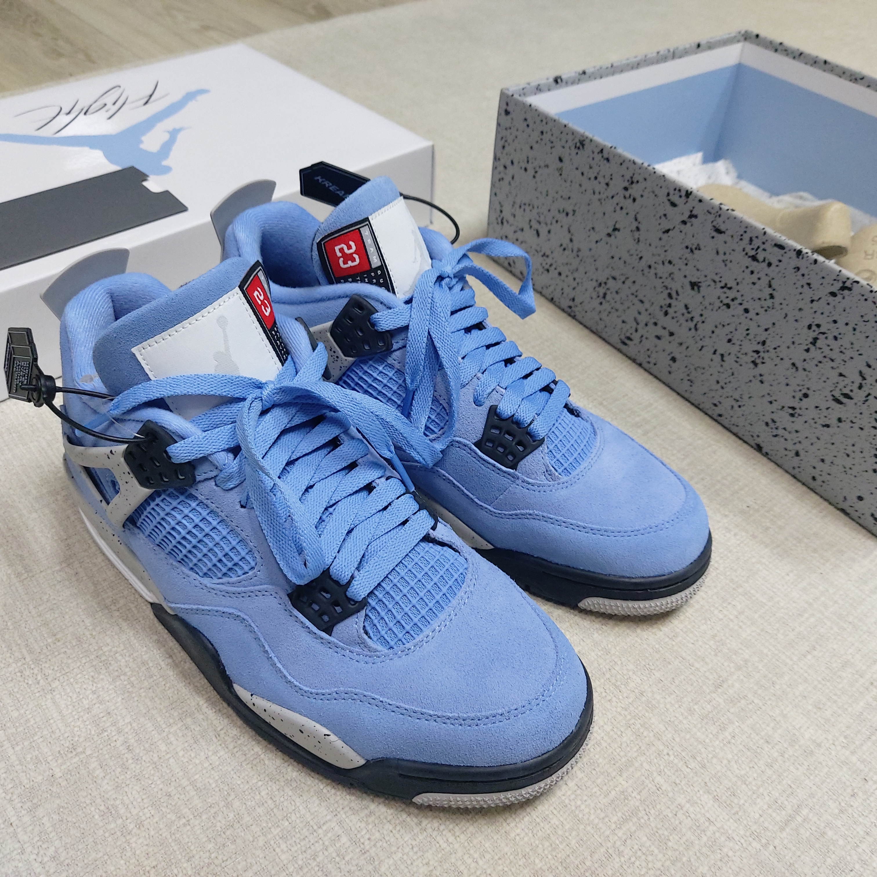 Jordan 4 Retro University Blue 착용 스타일 - 4