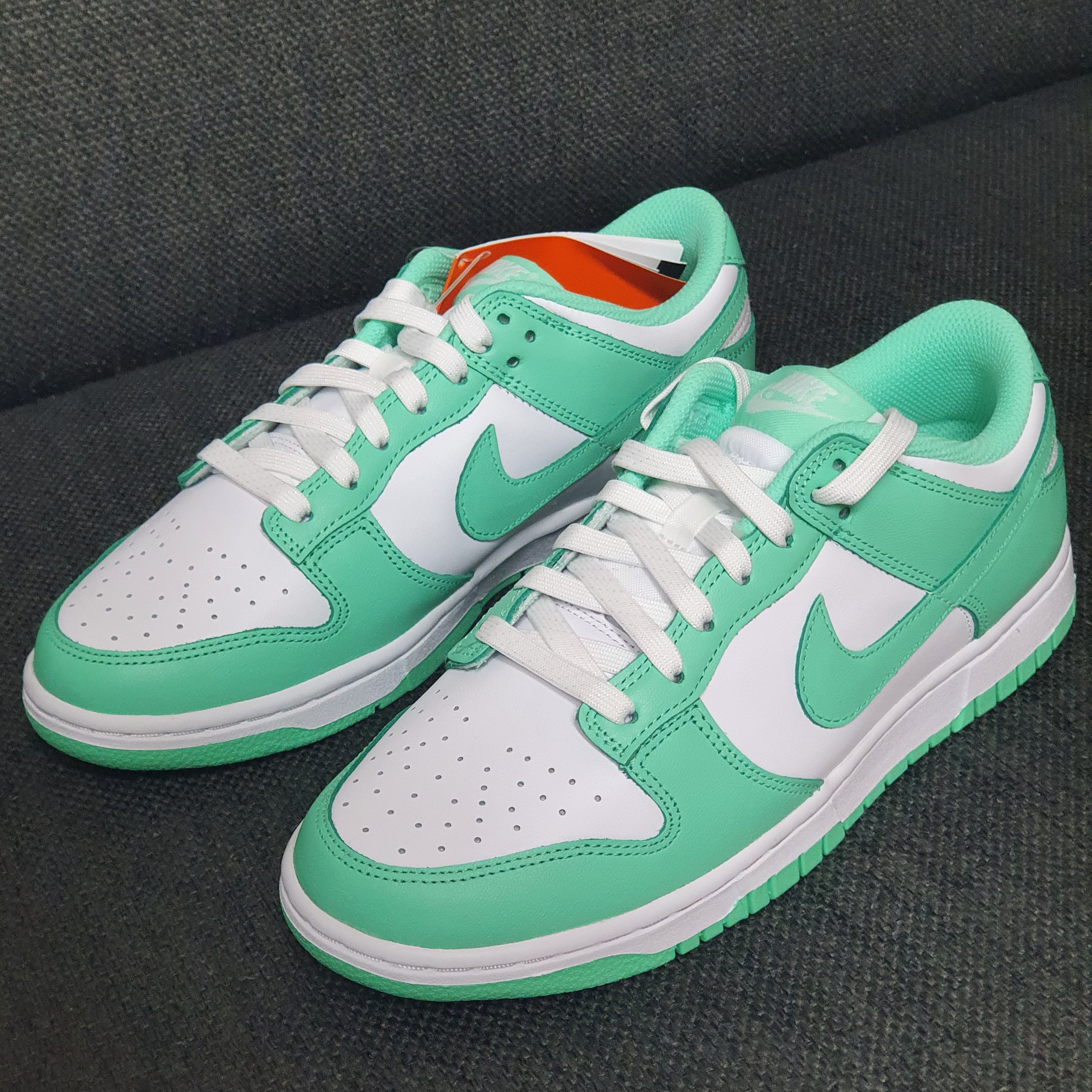 (W) Nike Dunk Low Green Glow 착용 스타일 - 2