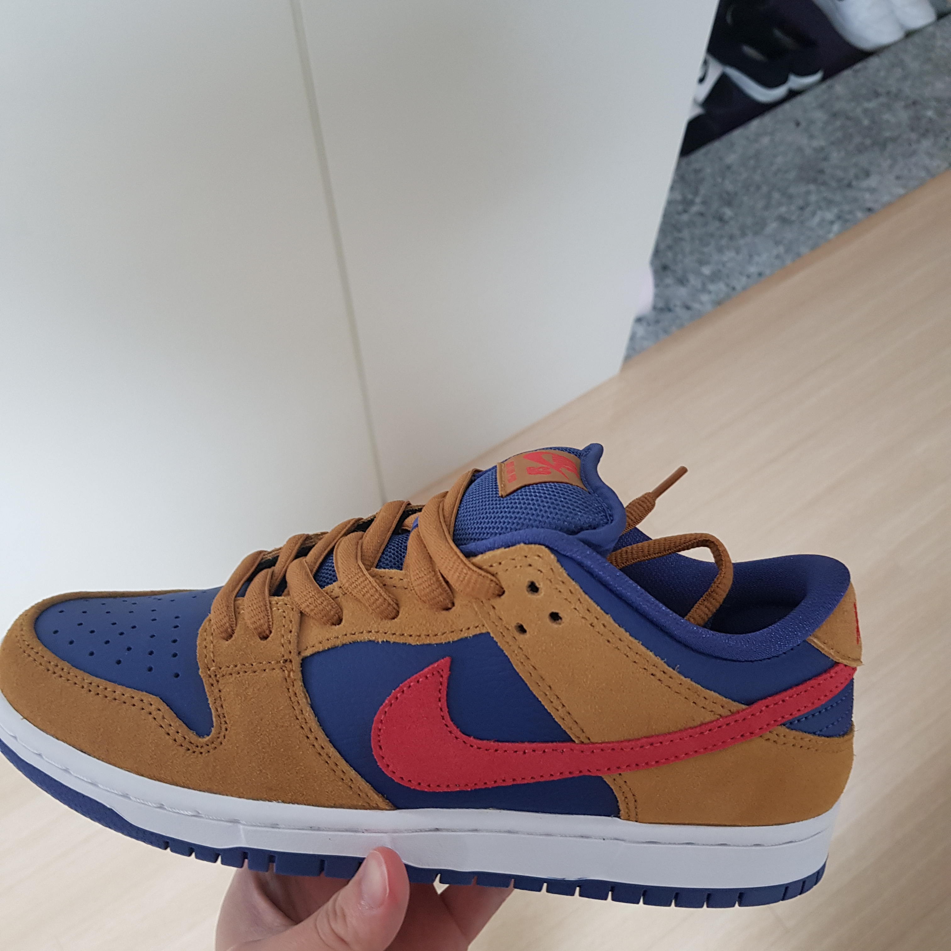 Nike SB Dunk Low Pro Wheat and Purple 착용 스타일
