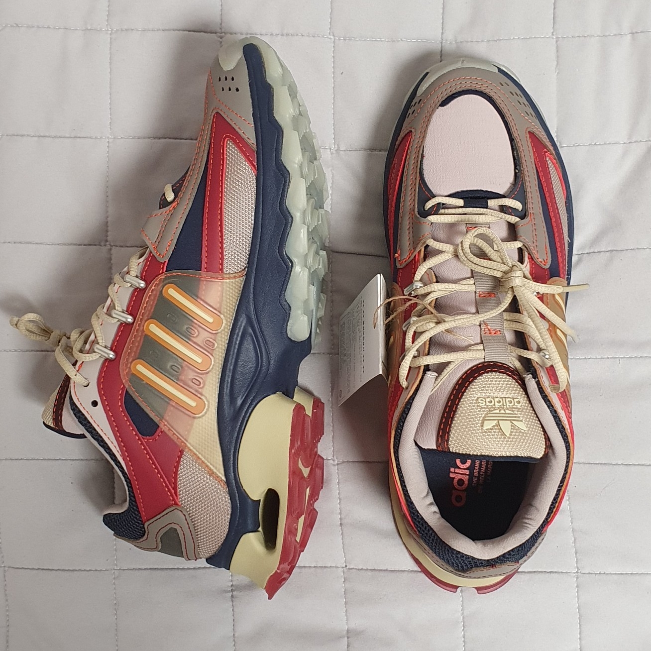 Adidas x DPR Thesia Sync Pack Grey Red 착용 스타일 - 2
