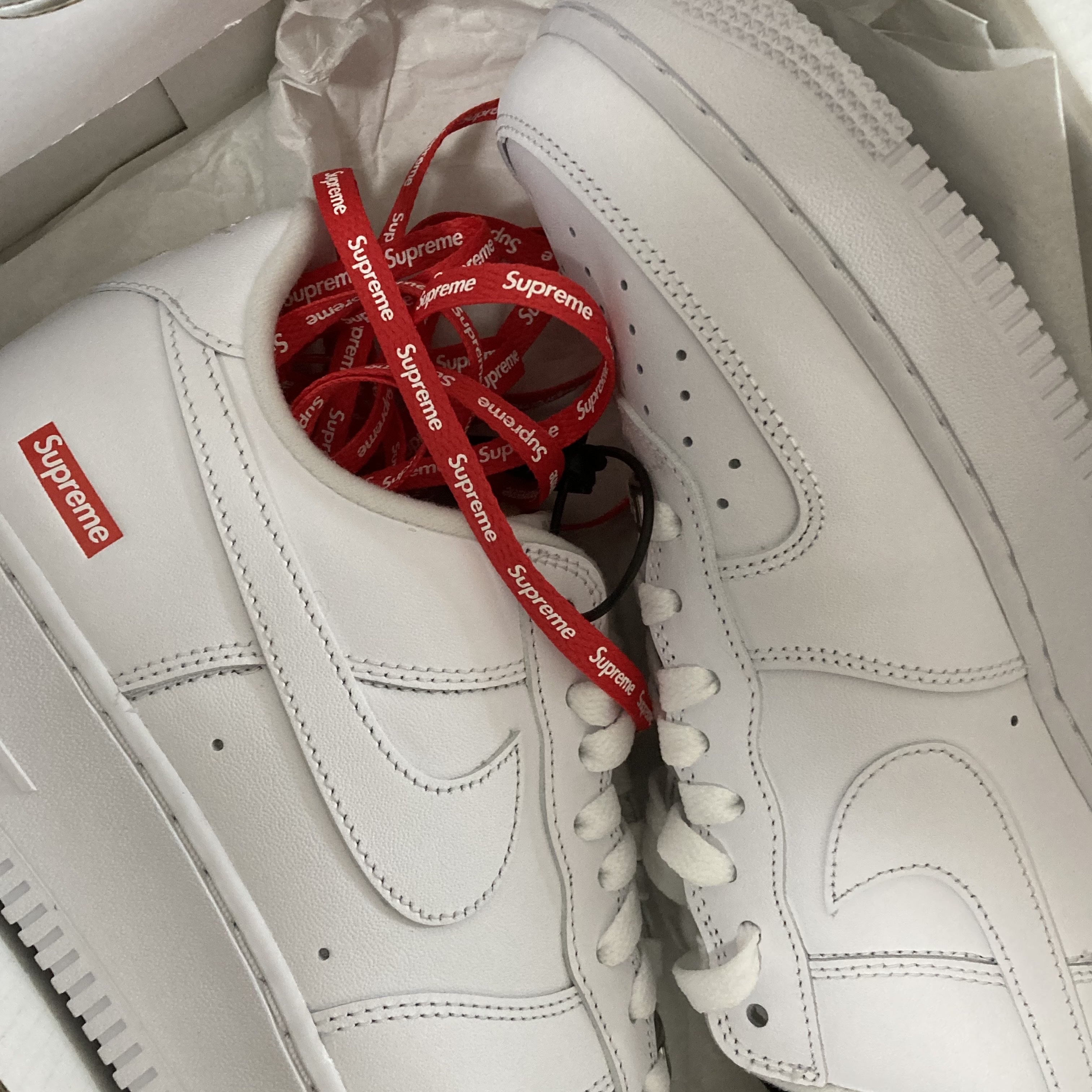 Nike x Supreme Air Force 1 Low White 착용 스타일