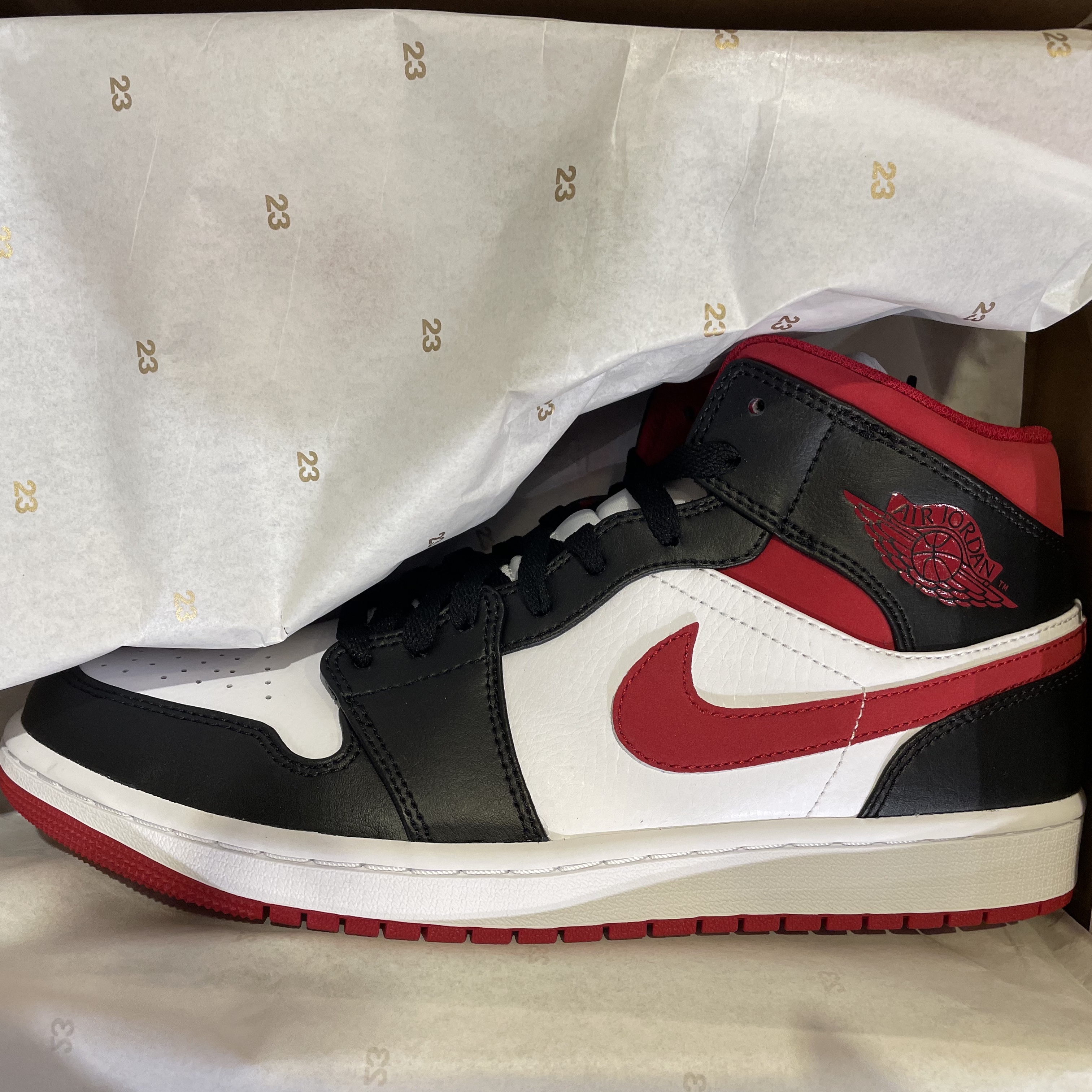 (GS) Jordan 1 Mid Gym Red Black White 착용 스타일 - 3