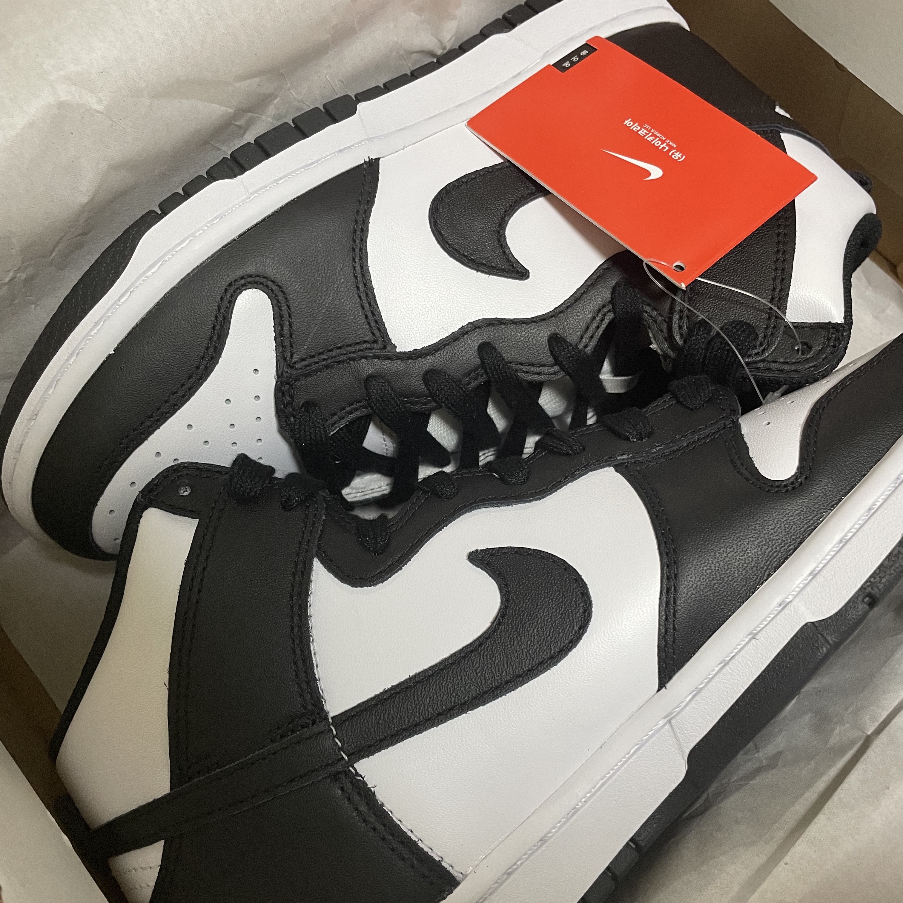 Nike Dunk High Retro Black and White 착용 스타일