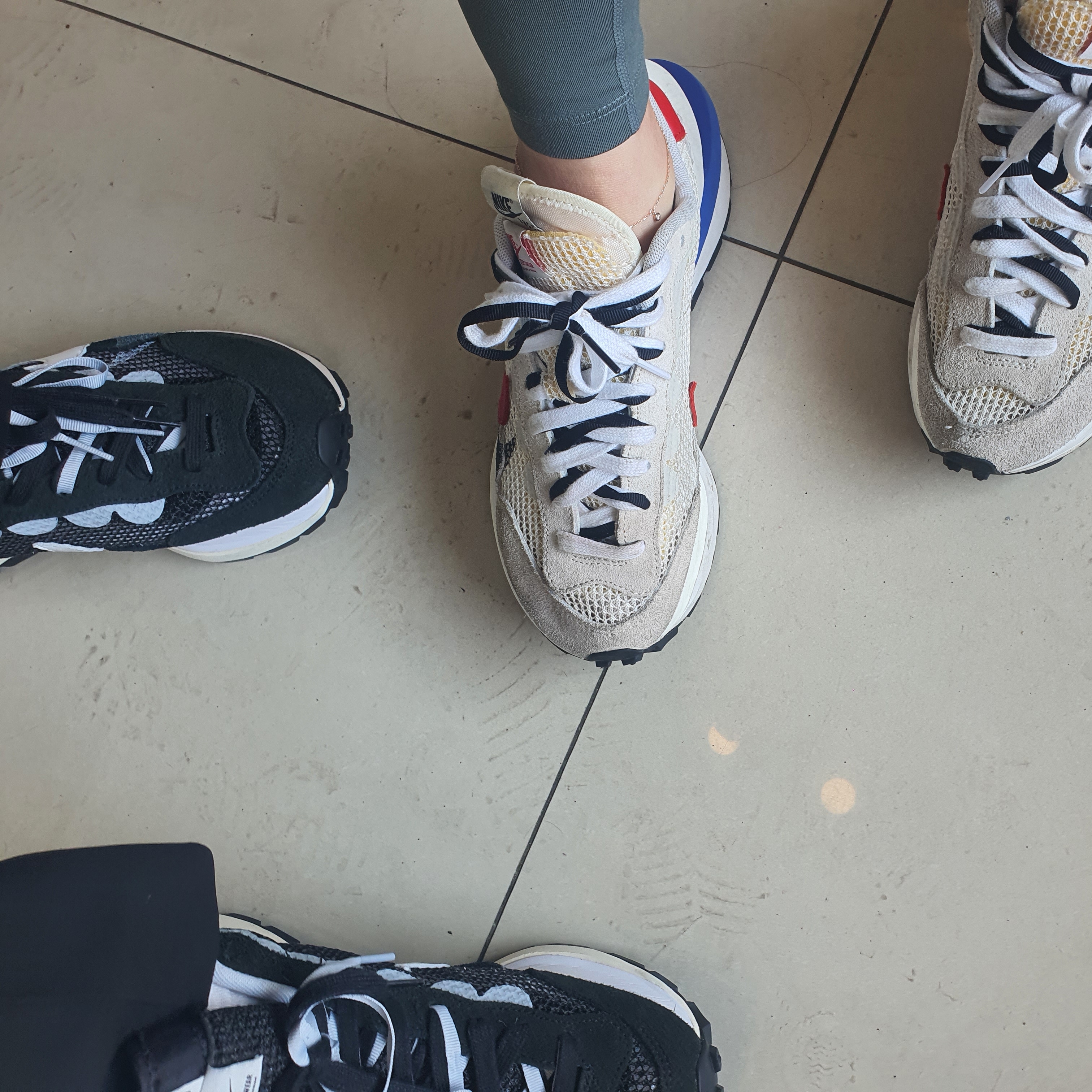 Nike x Sacai VaporWaffle Royal Fuchsia, Nike x Sacai VaporWaffle Black White 착용 스타일 - 3