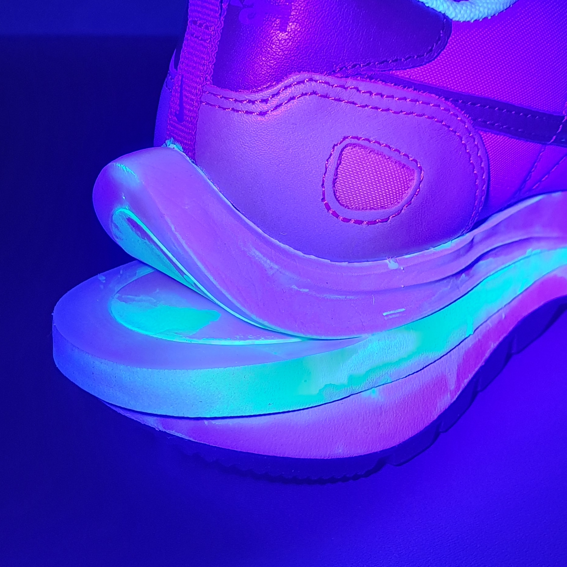 Nike x Sacai VaporWaffle Dark Iris 착용 스타일 - 4