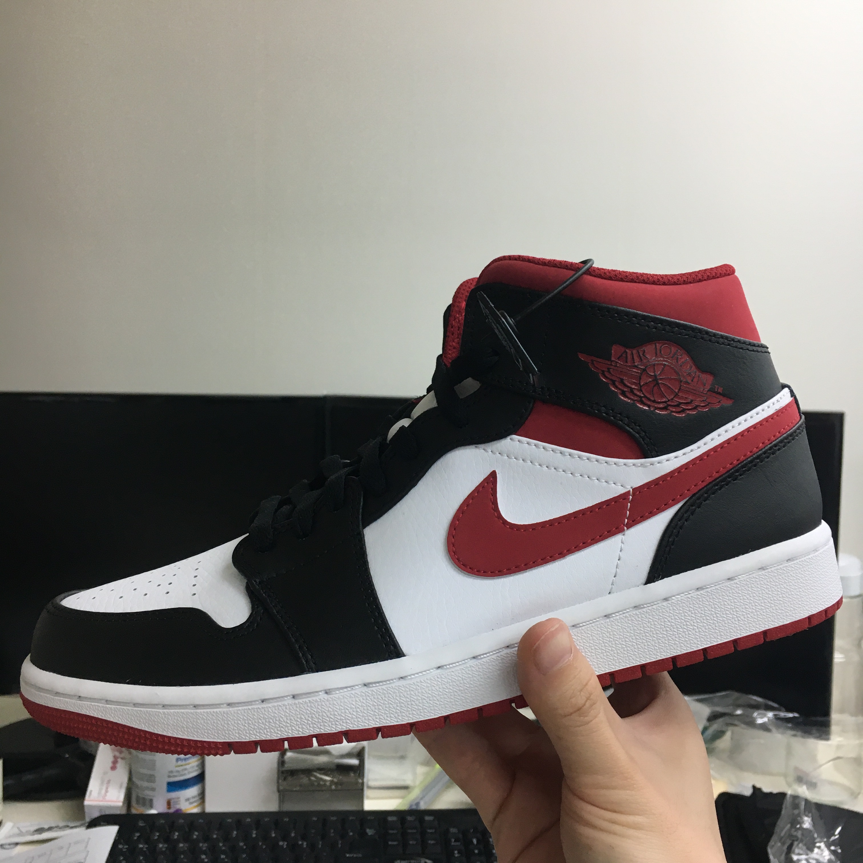 Jordan 1 Mid Gym Red Black White 착용 스타일