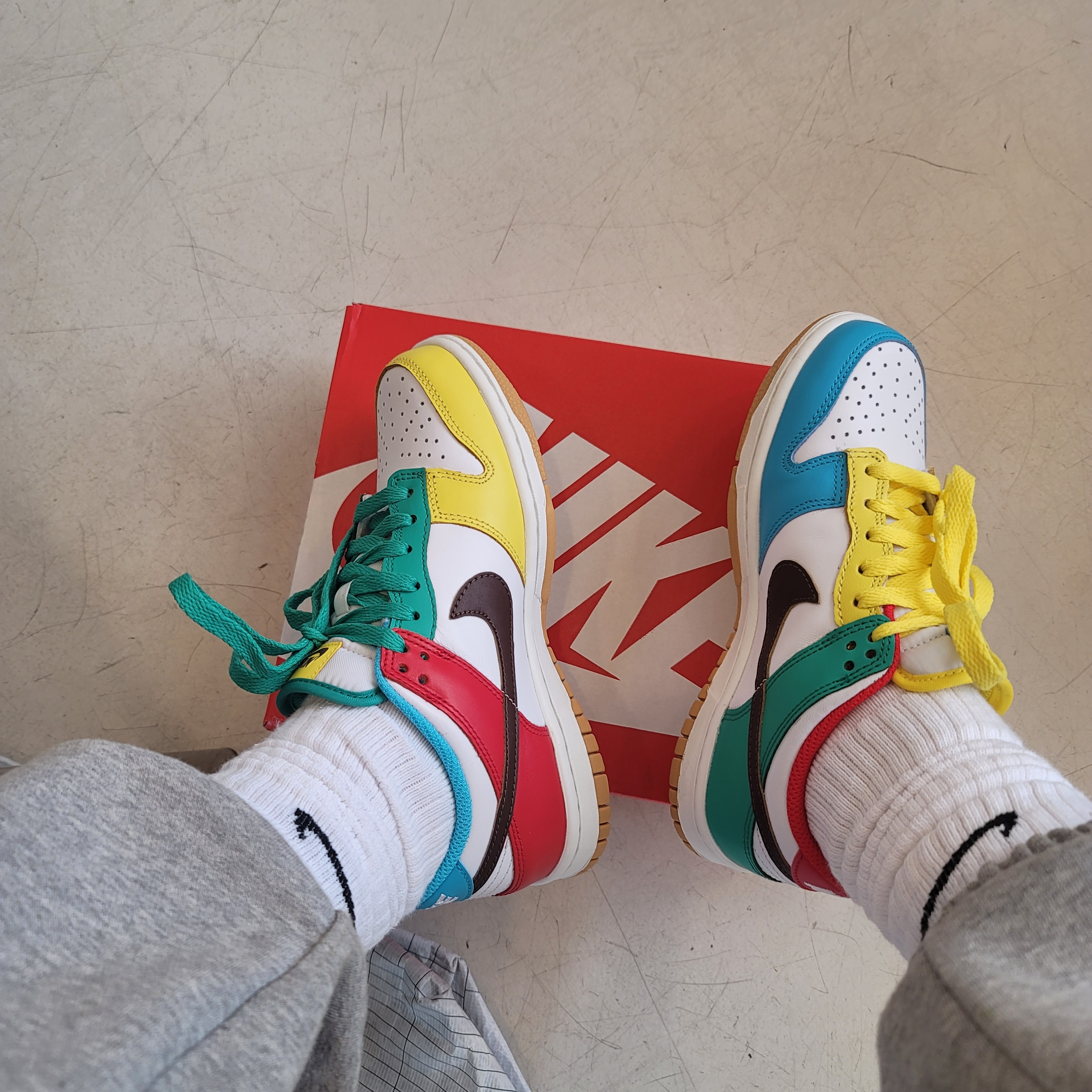 (GS) Nike Dunk Low SE Free.99 White, Nike Dunk Low SE Free.99 White 착용 스타일 - 2