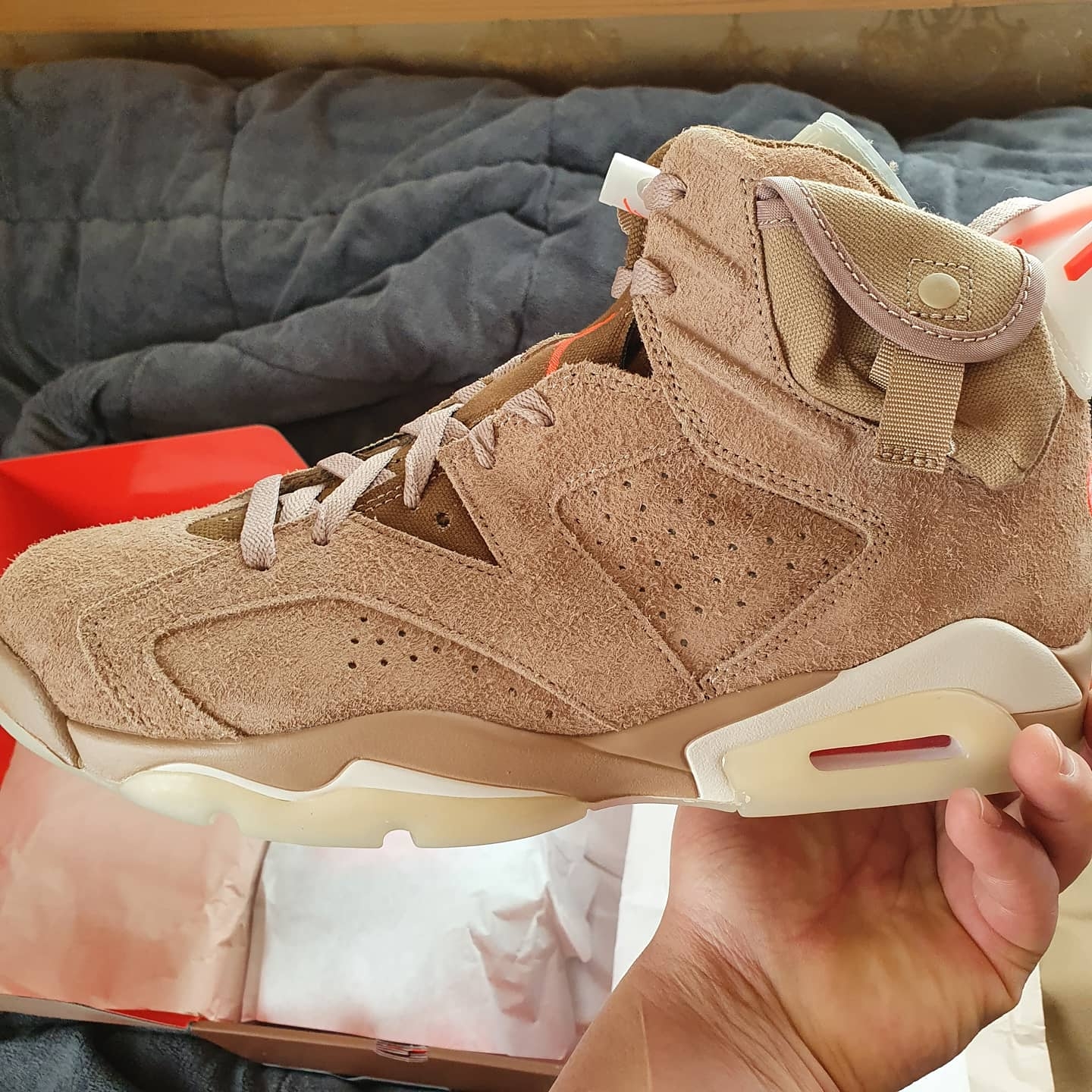 Jordan 6 x Travis Scott Retro SP British Khaki 착용 스타일 - 5