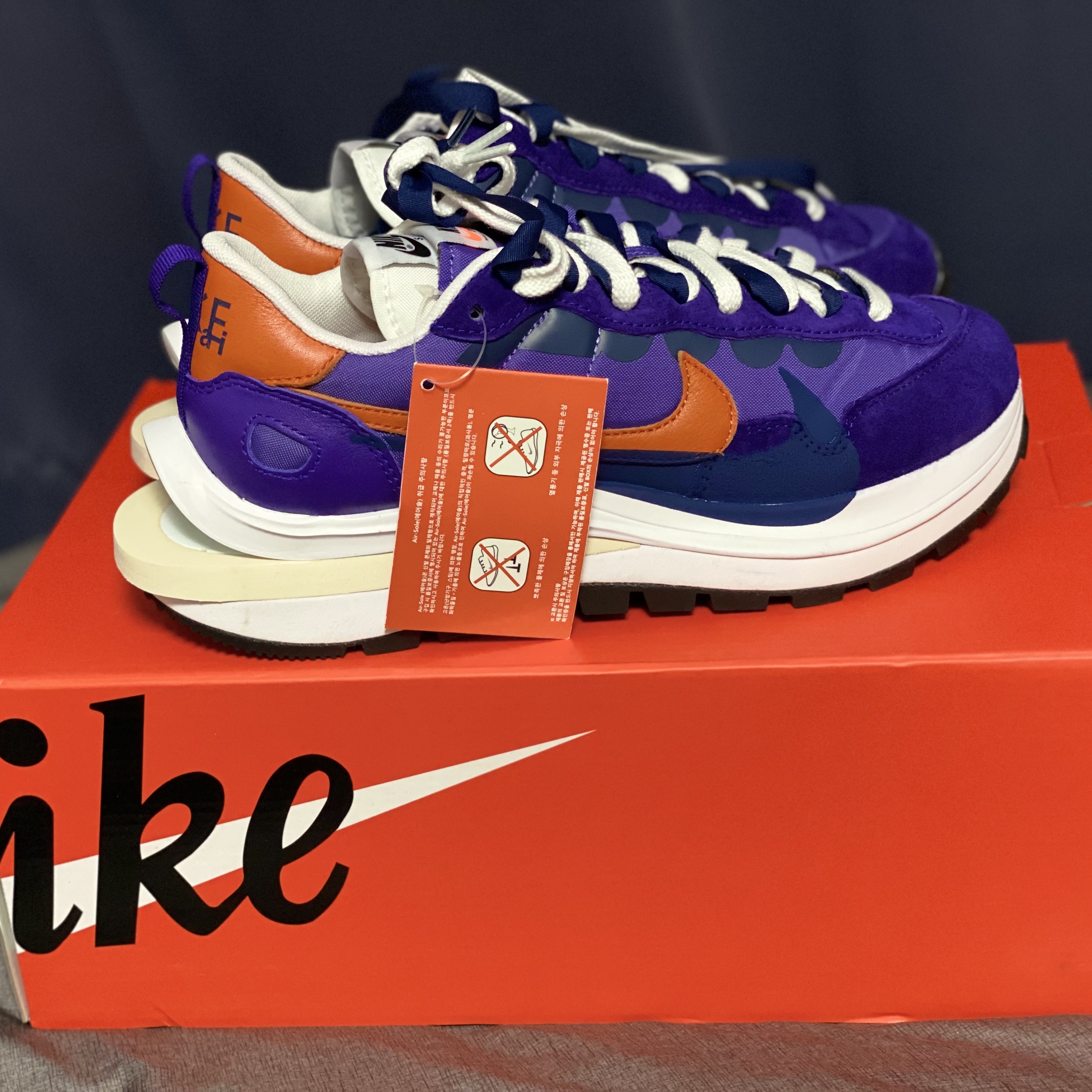 Nike x Sacai VaporWaffle Dark Iris 착용 스타일
