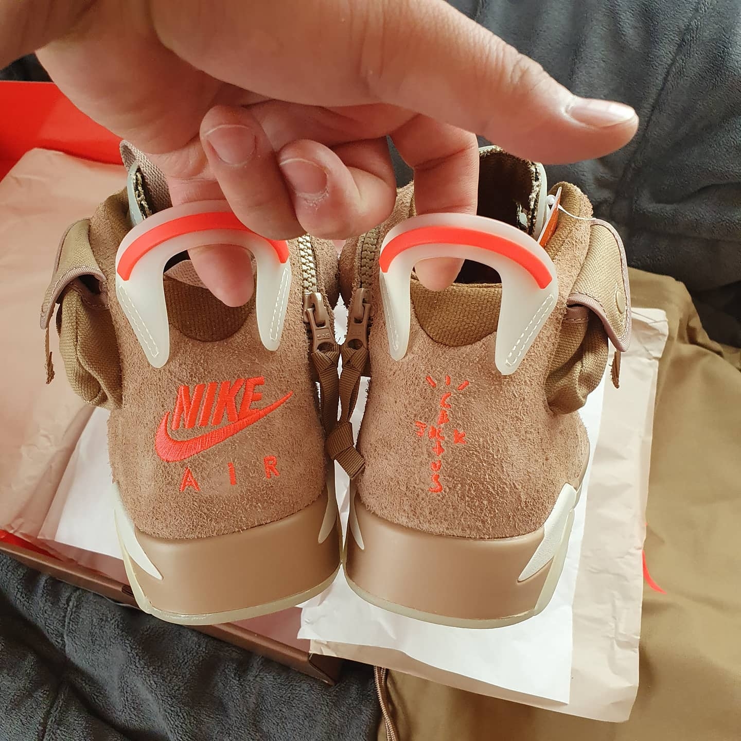 Jordan 6 x Travis Scott Retro SP British Khaki 착용 스타일 - 2