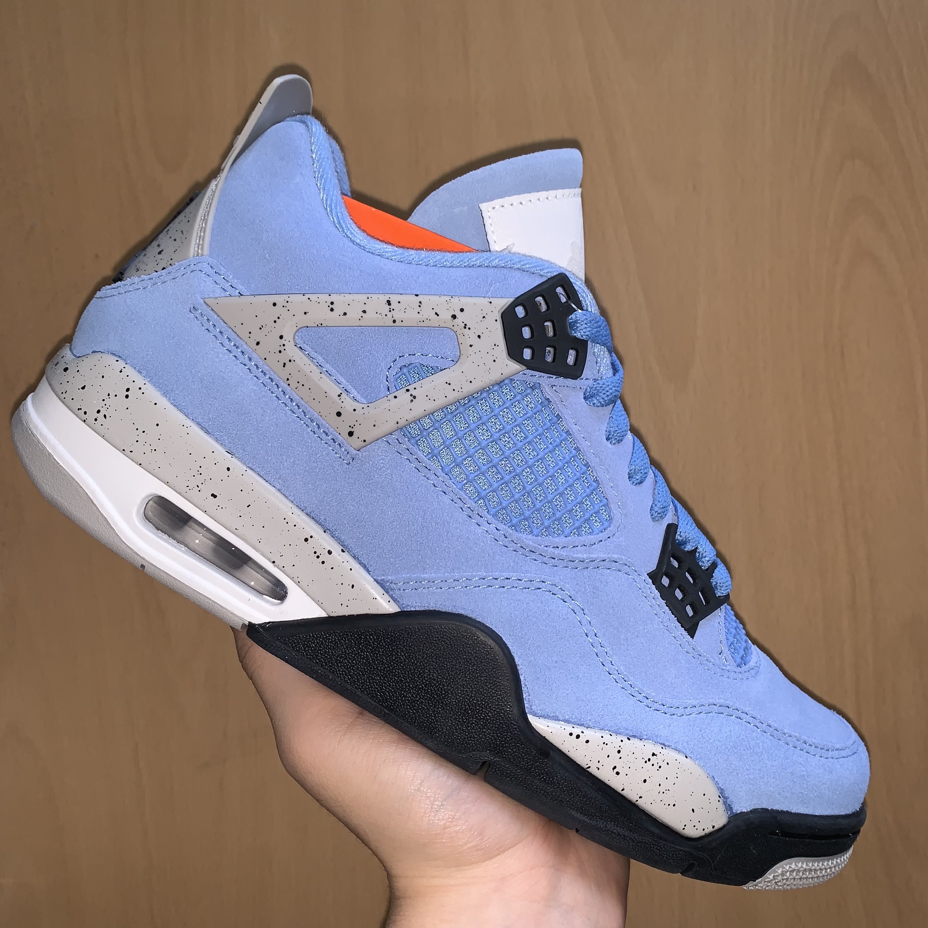 Jordan 4 Retro University Blue 착용 스타일