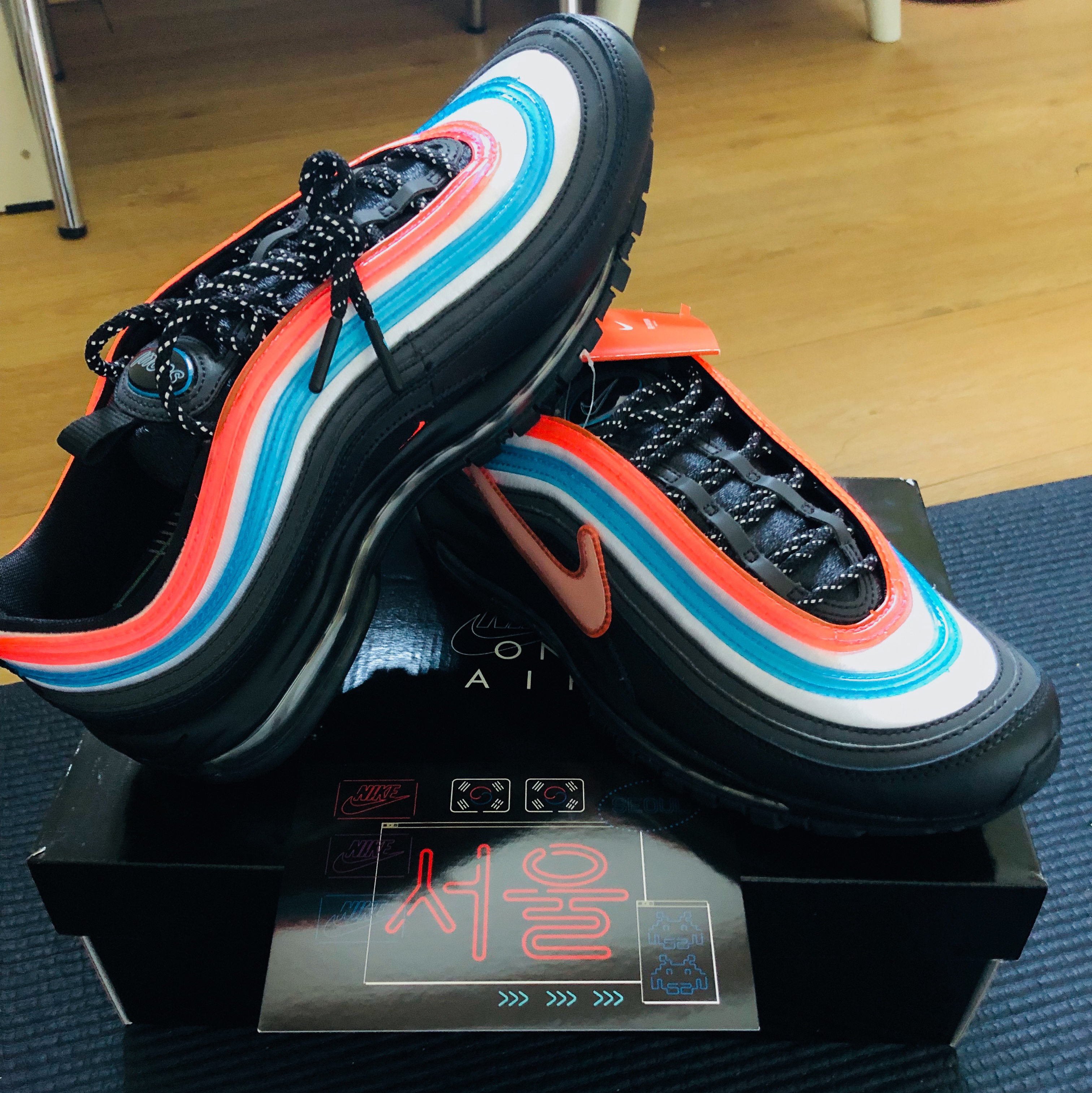 Nike Air Max 97 Neon Seoul 착용 스타일