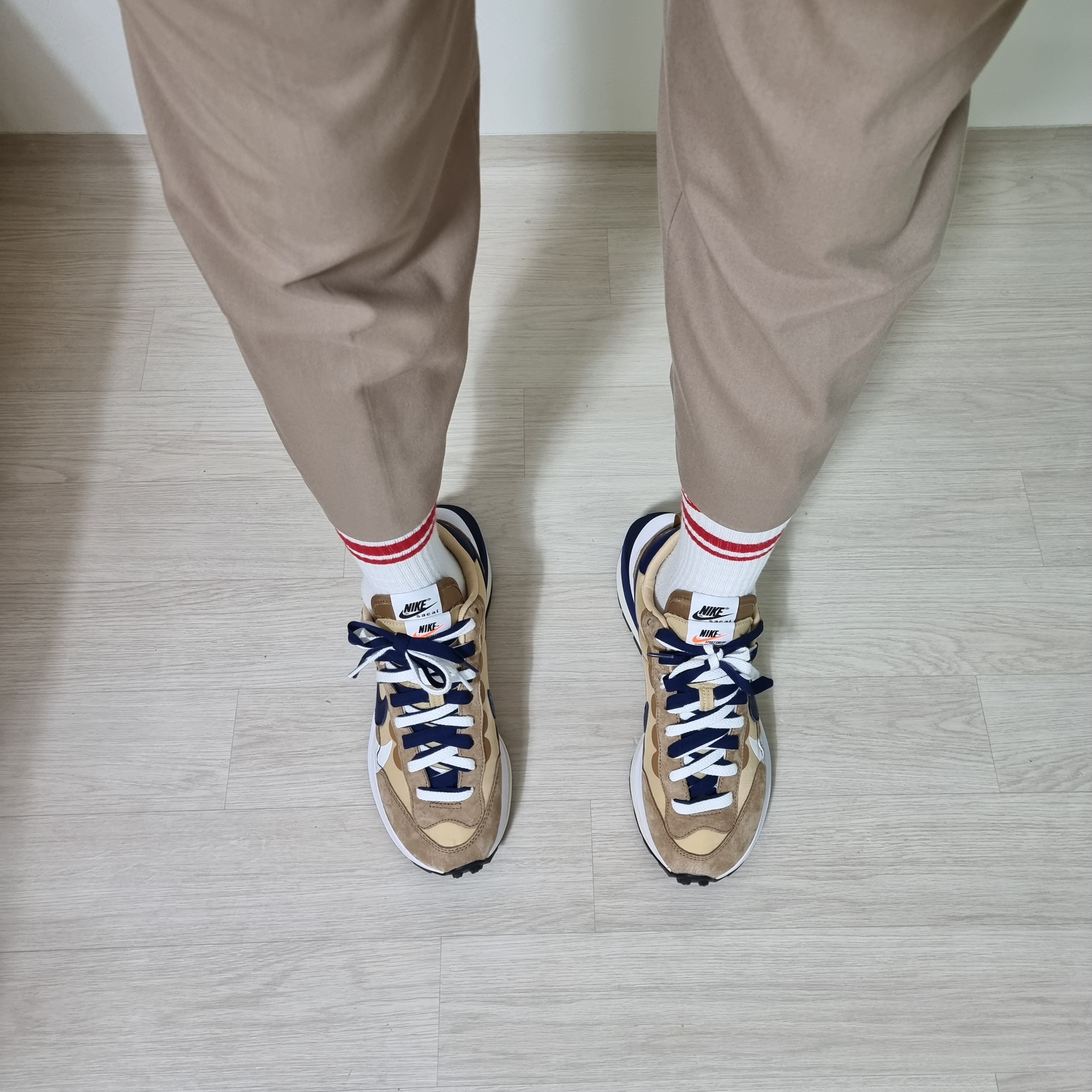 Nike x Sacai VaporWaffle Sesame and Blue Void 착용 스타일
