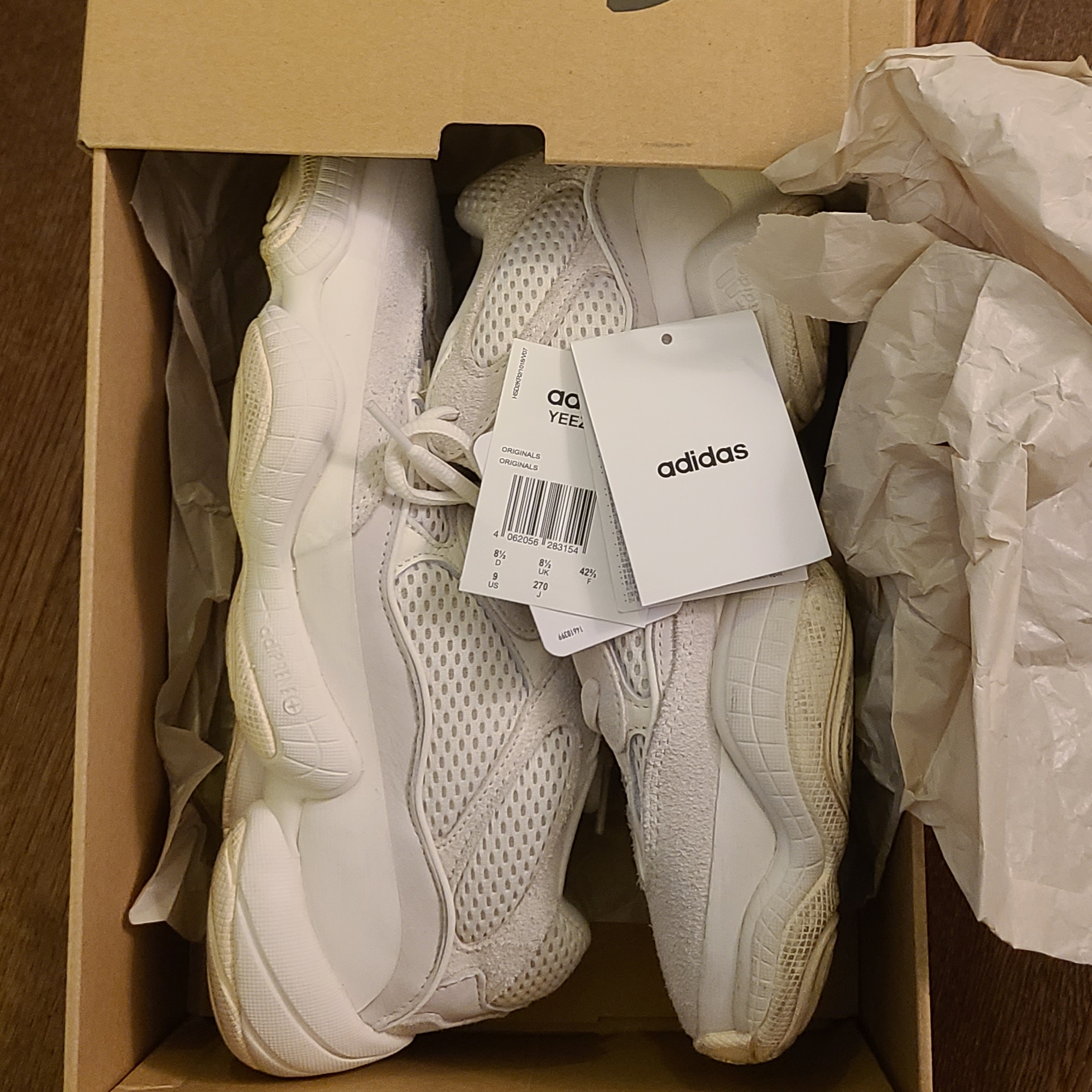 Adidas Yeezy 500 Bone White 착용 스타일