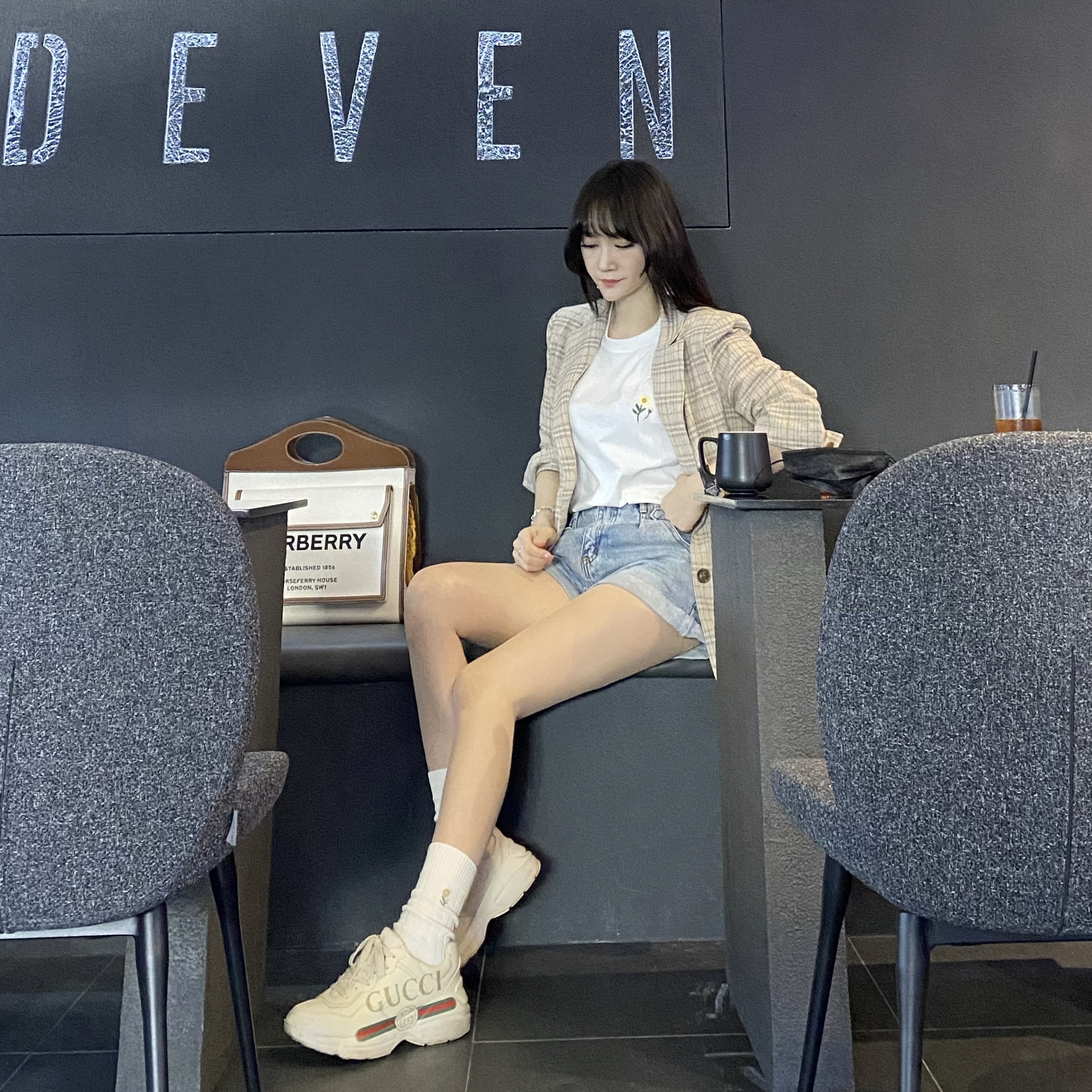 Gucci Rhyton Leather Sneakers Logo, (W) Gucci Rhyton Leather Sneakers Logo 착용 스타일 - 2