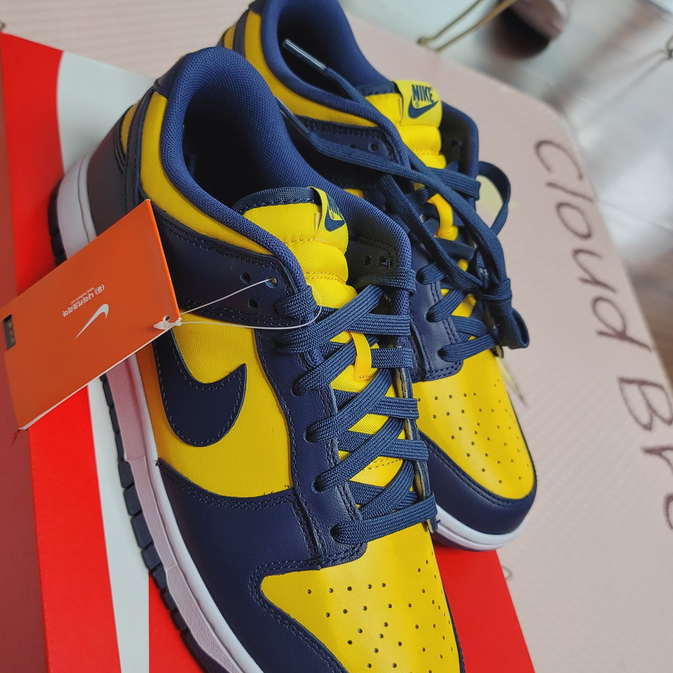 Nike Dunk Low Retro Varsity Maize 착용 스타일