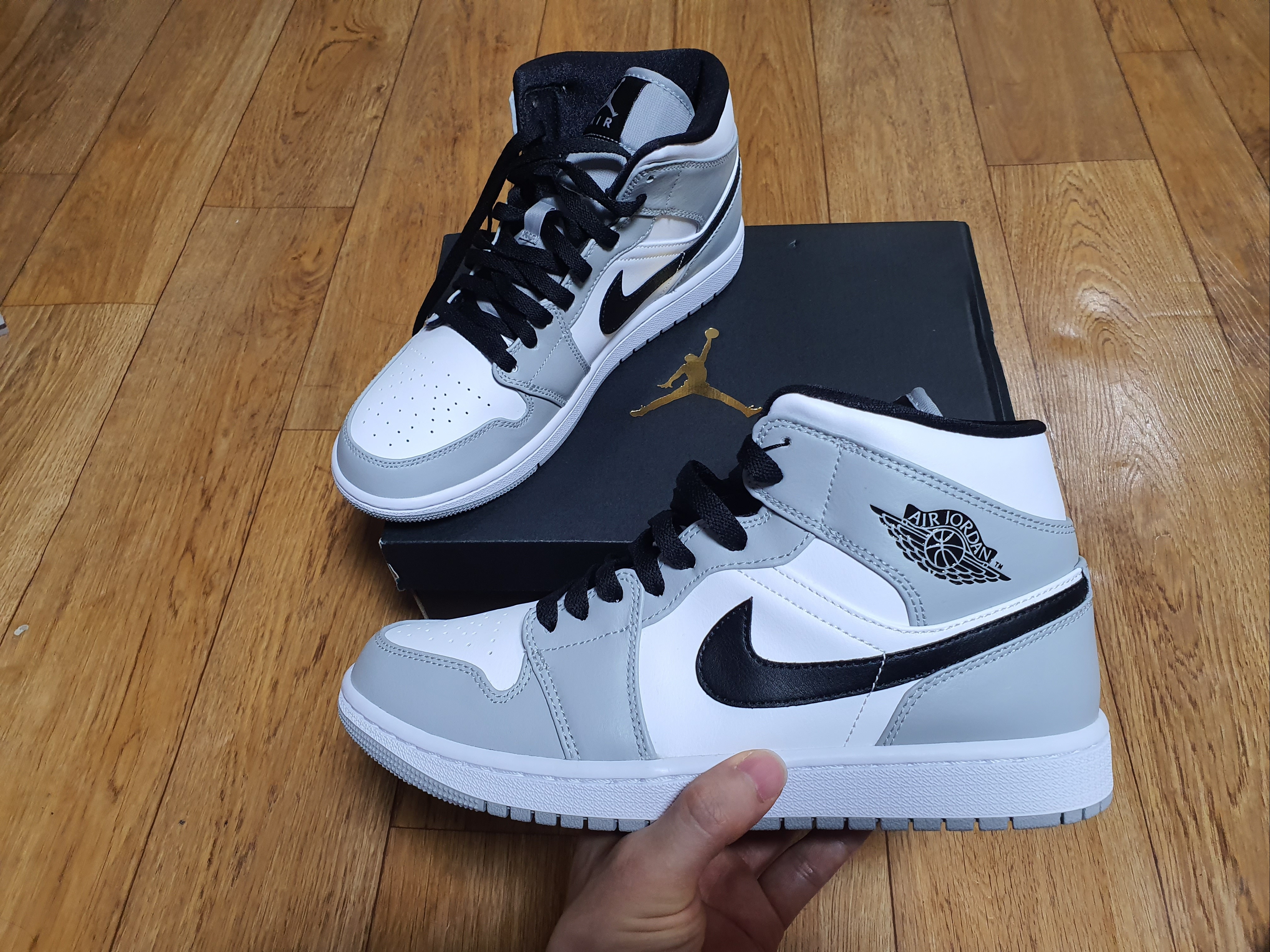 Jordan 1 Mid Light Smoke Grey 착용 스타일