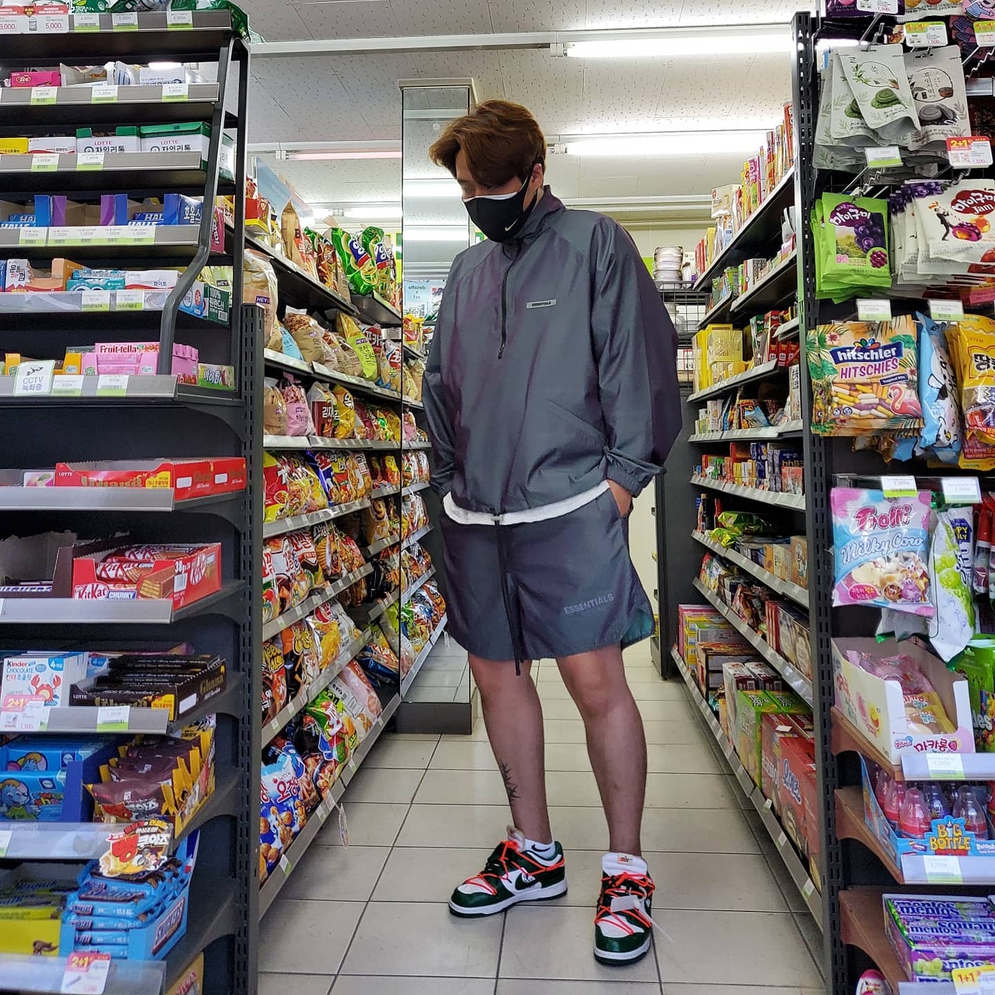 Essentials Volley Shorts Iridescent - 20SS, Essentials Track Jacket Iridescent - 20SS 착용 스타일 - 2