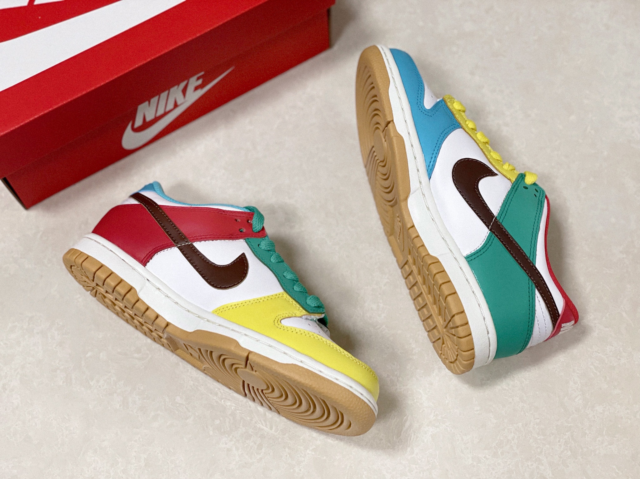 (GS) Nike Dunk Low SE Free.99 White, Nike Dunk Low SE Free.99 White 착용 스타일 - 1