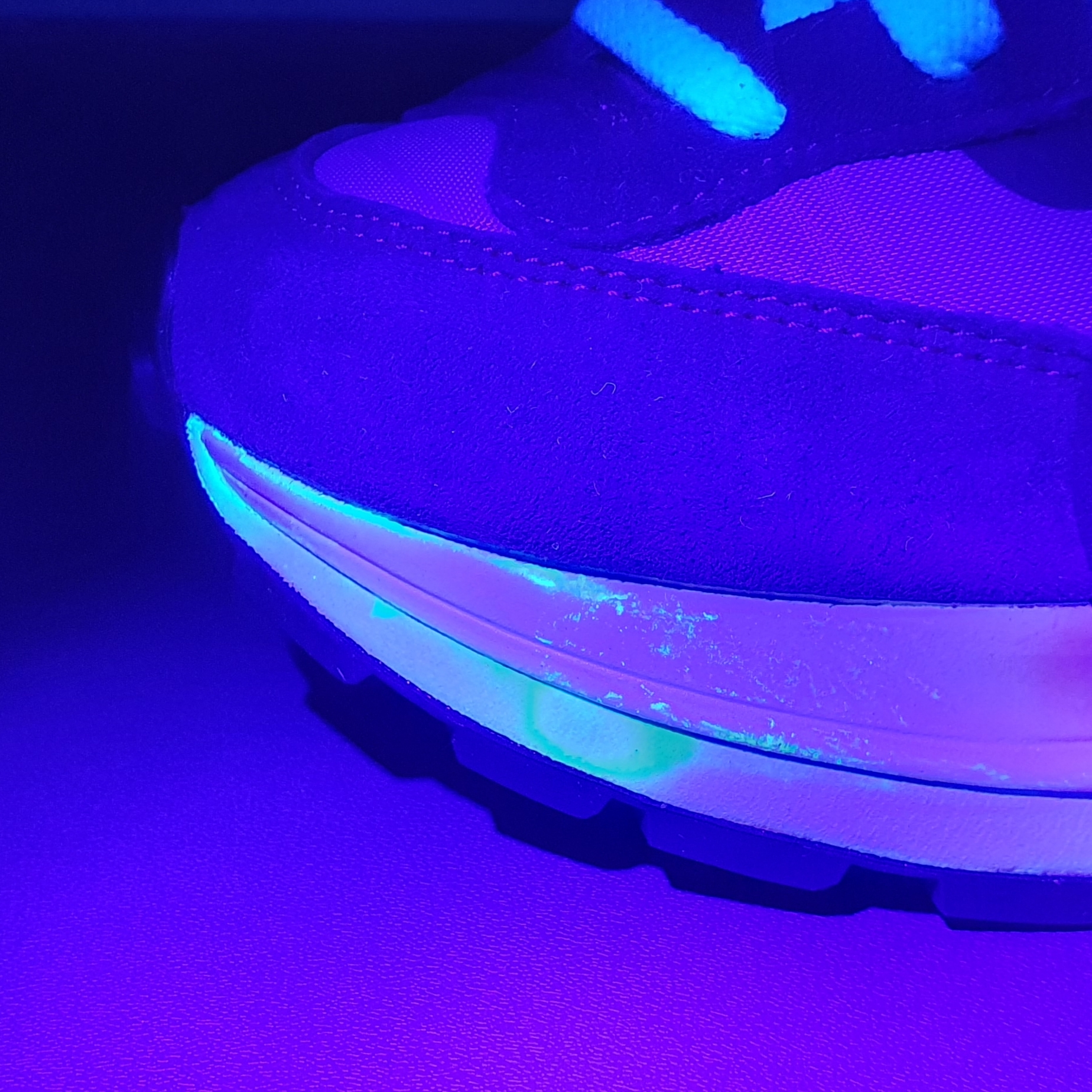 Nike x Sacai VaporWaffle Dark Iris 착용 스타일 - 3