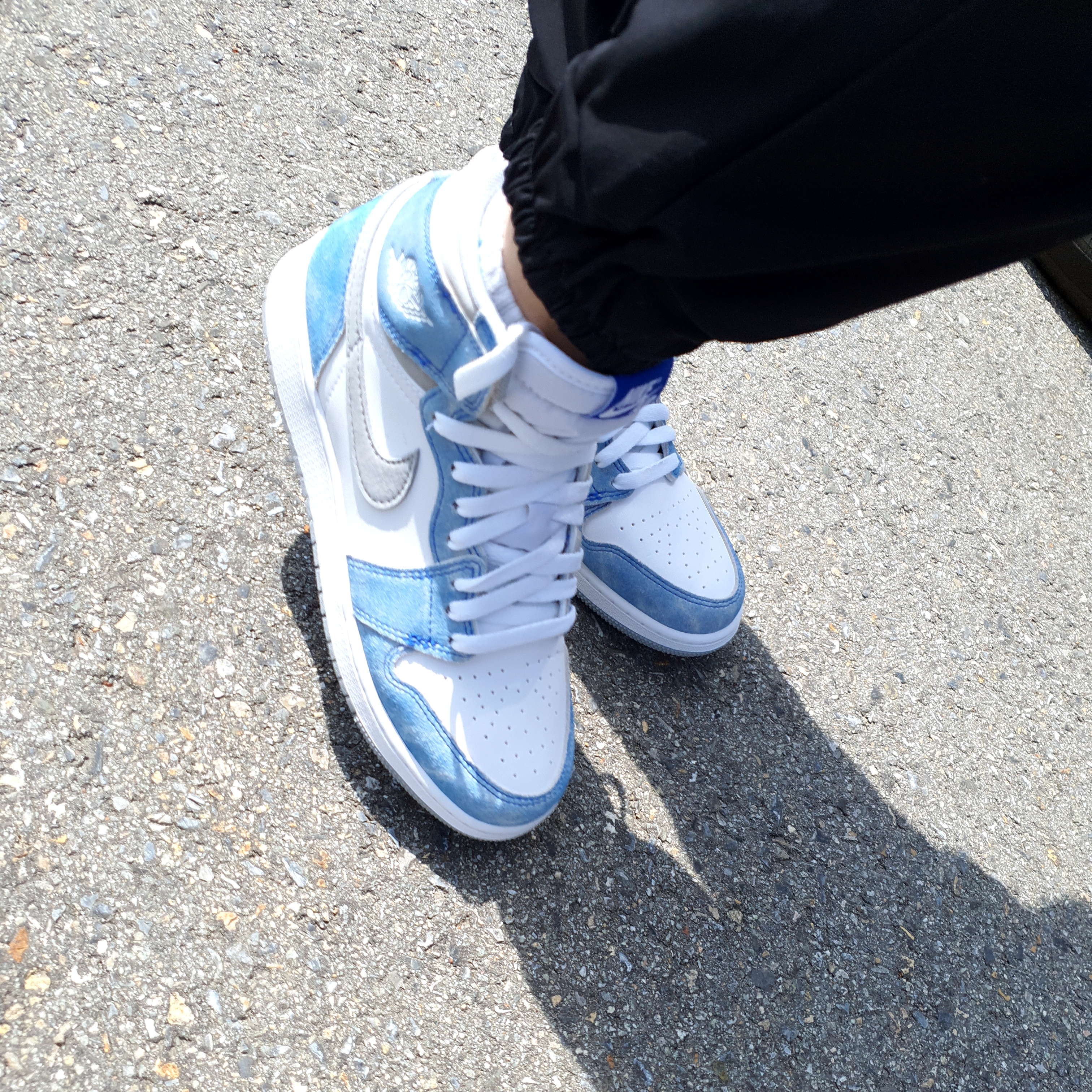 (GS) Jordan 1 Retro High OG Hyper Royal 착용 스타일 - 2