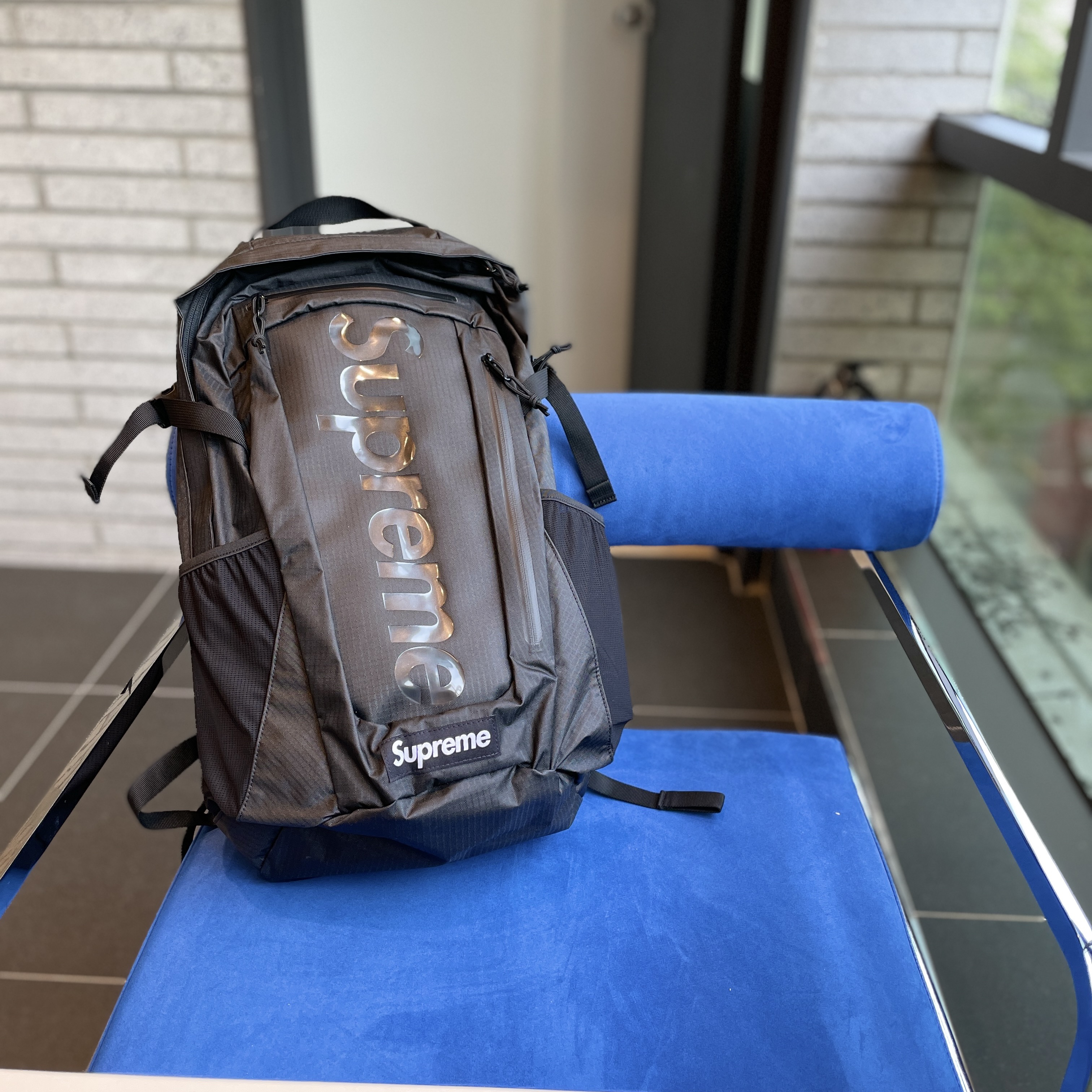 Supreme Backpack Black - 21SS 착용 스타일