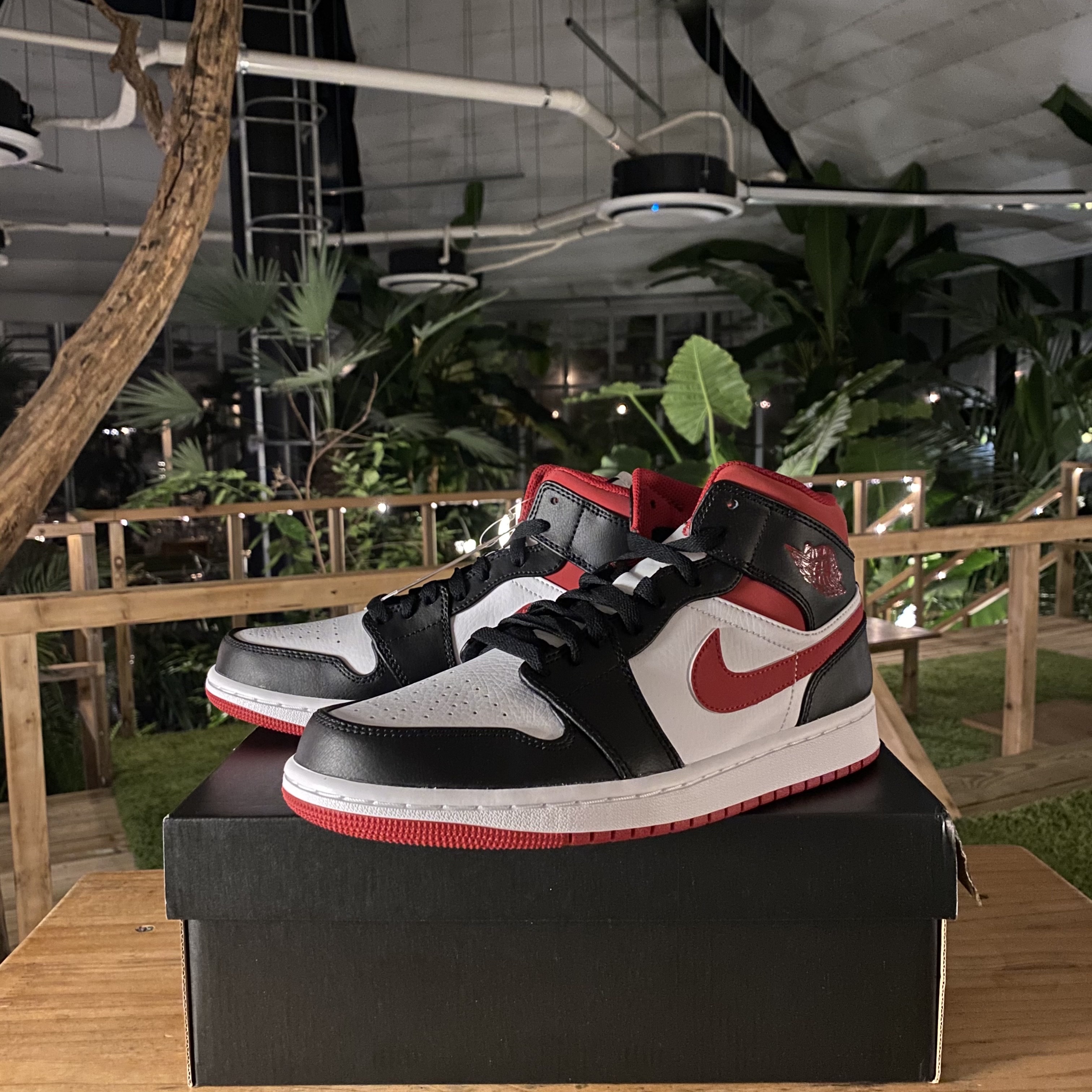 Jordan 1 Mid Gym Red Black White, (GS) Jordan 1 Mid Gym Red Black White 착용 스타일 - 2
