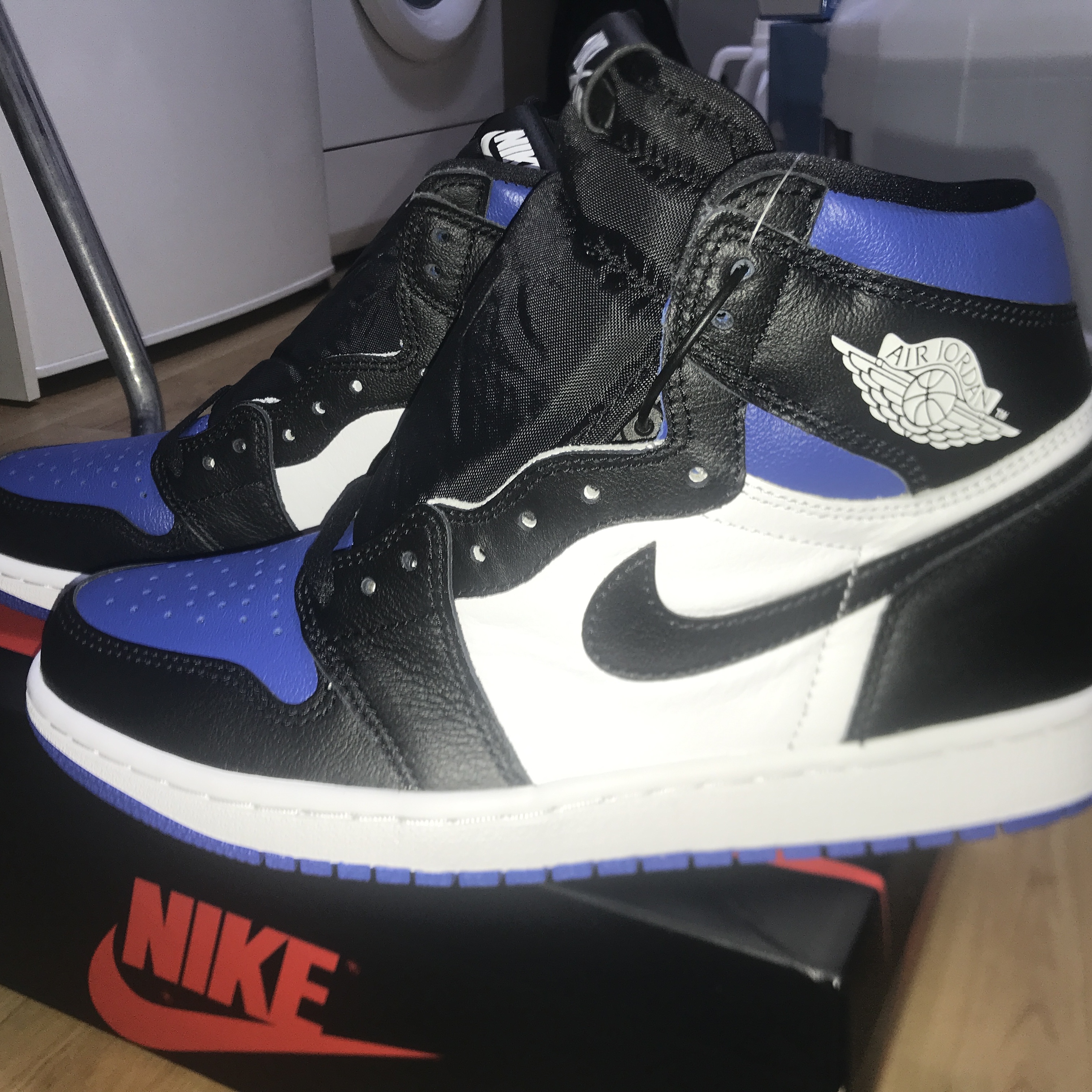 Jordan 1 Retro High OG Royal Toe, (GS) Jordan 1 Retro High OG Royal Toe 착용 스타일 - 2